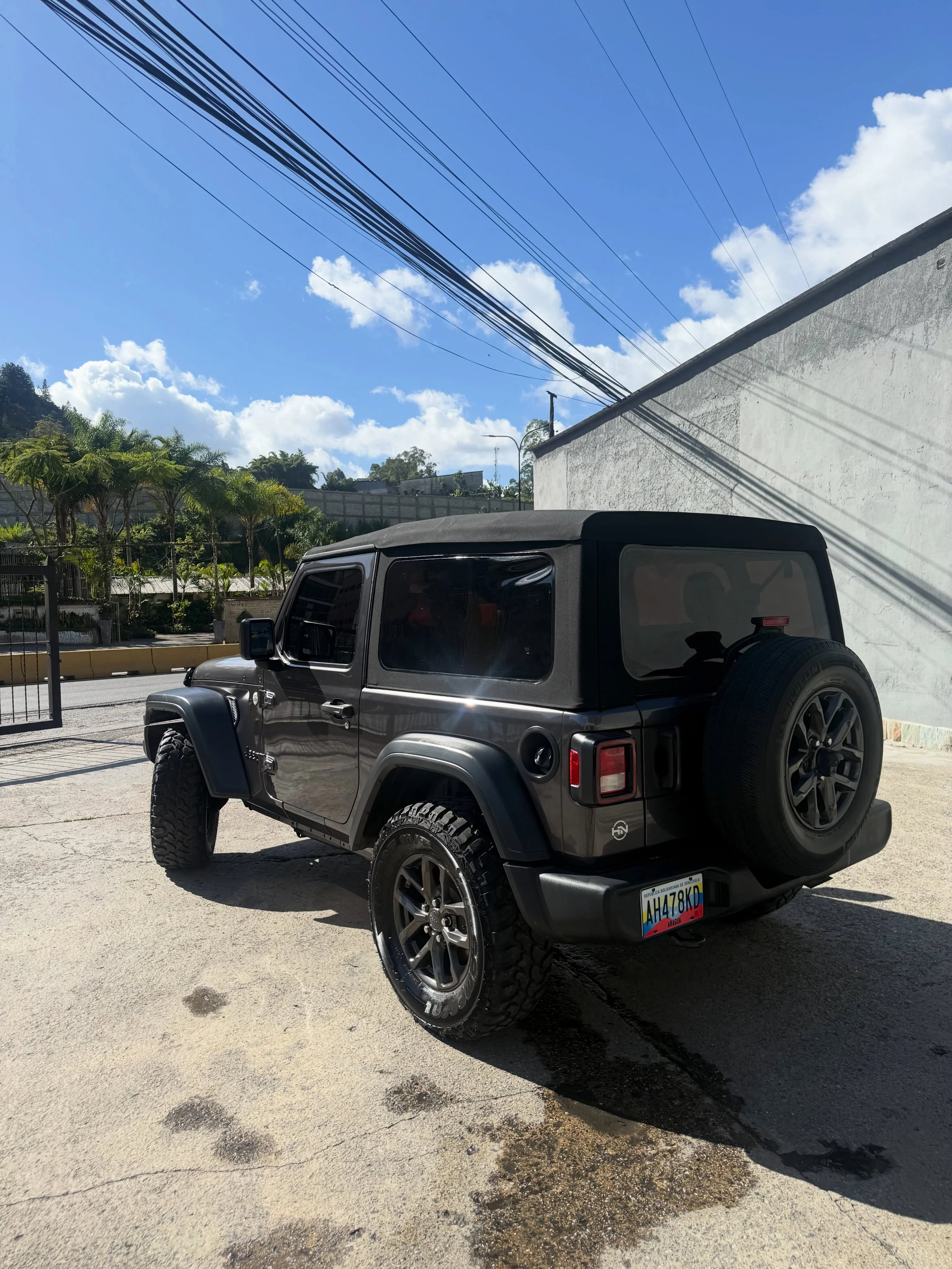 2023 Jeep Wrangler Sport — photo 4