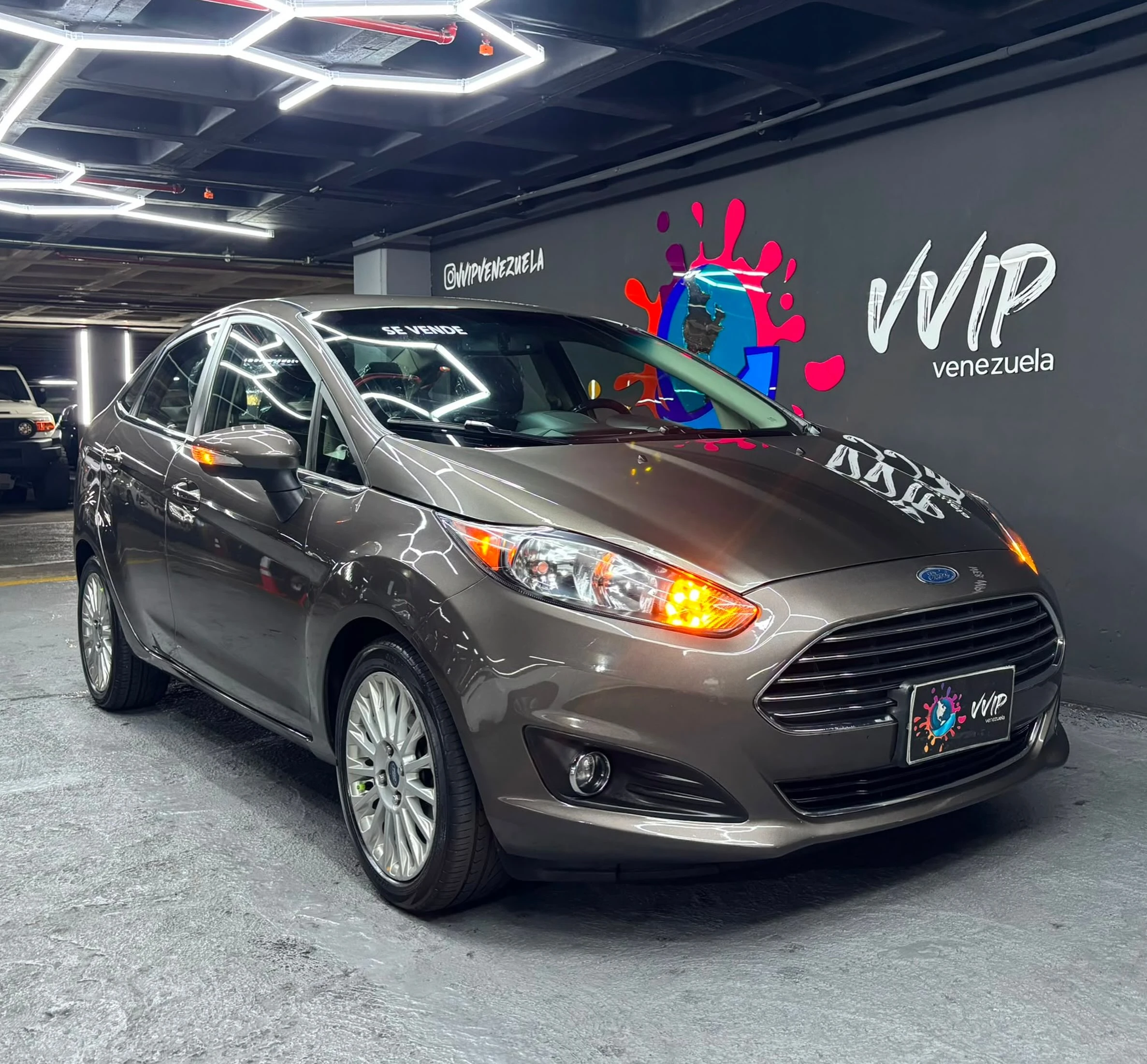 2015 Ford Fiesta Titanium — photo 2