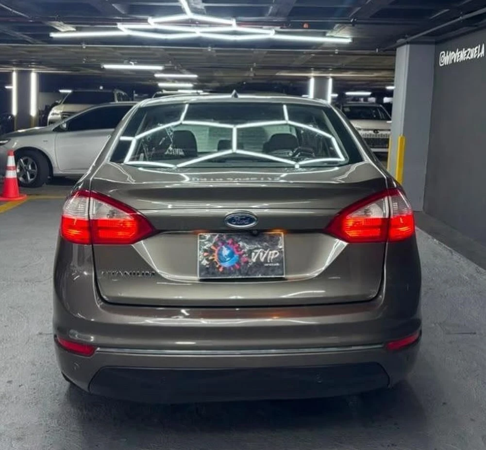 2015 Ford Fiesta Titanium — photo 4