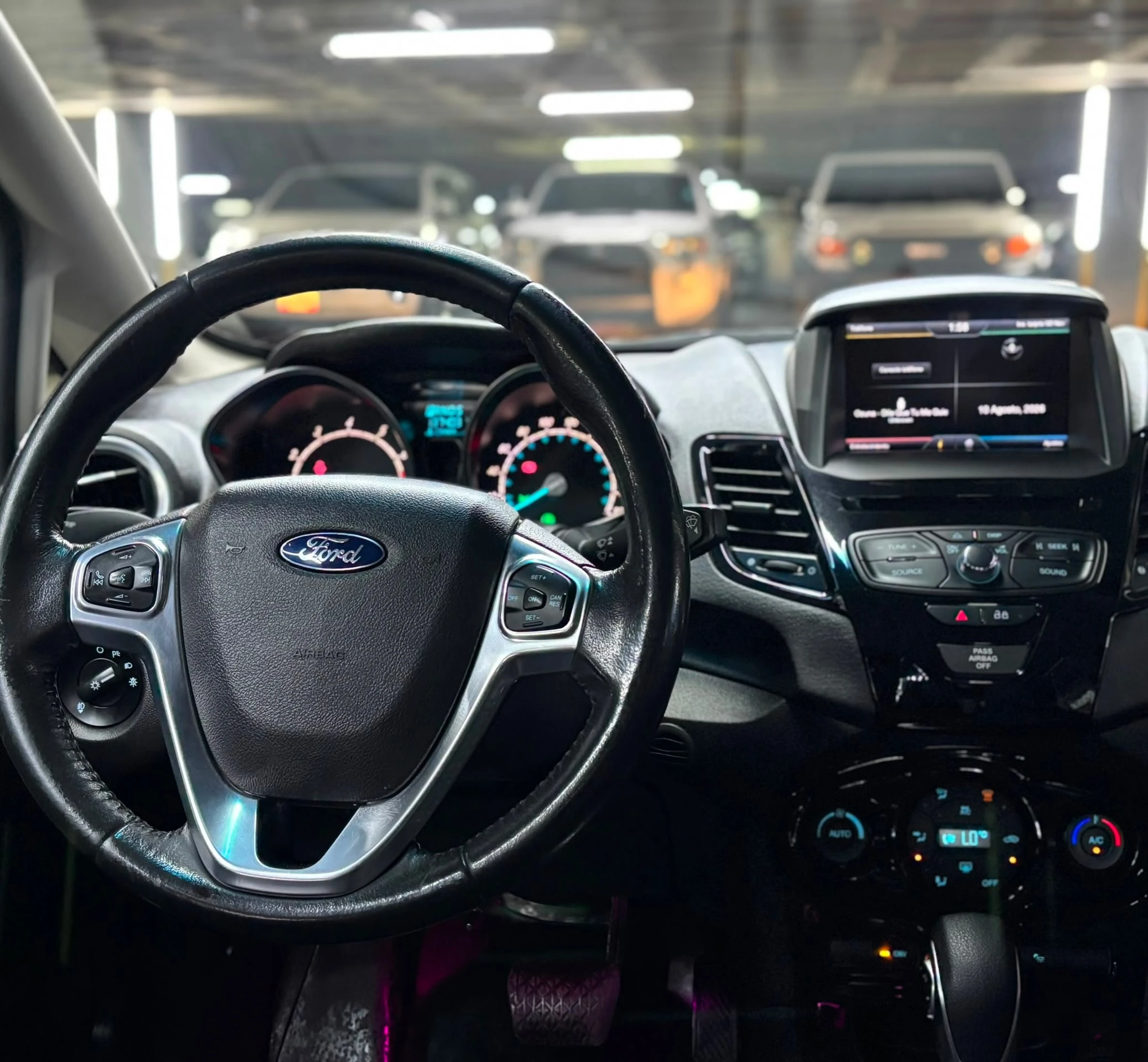 2015 Ford Fiesta Titanium — photo 8