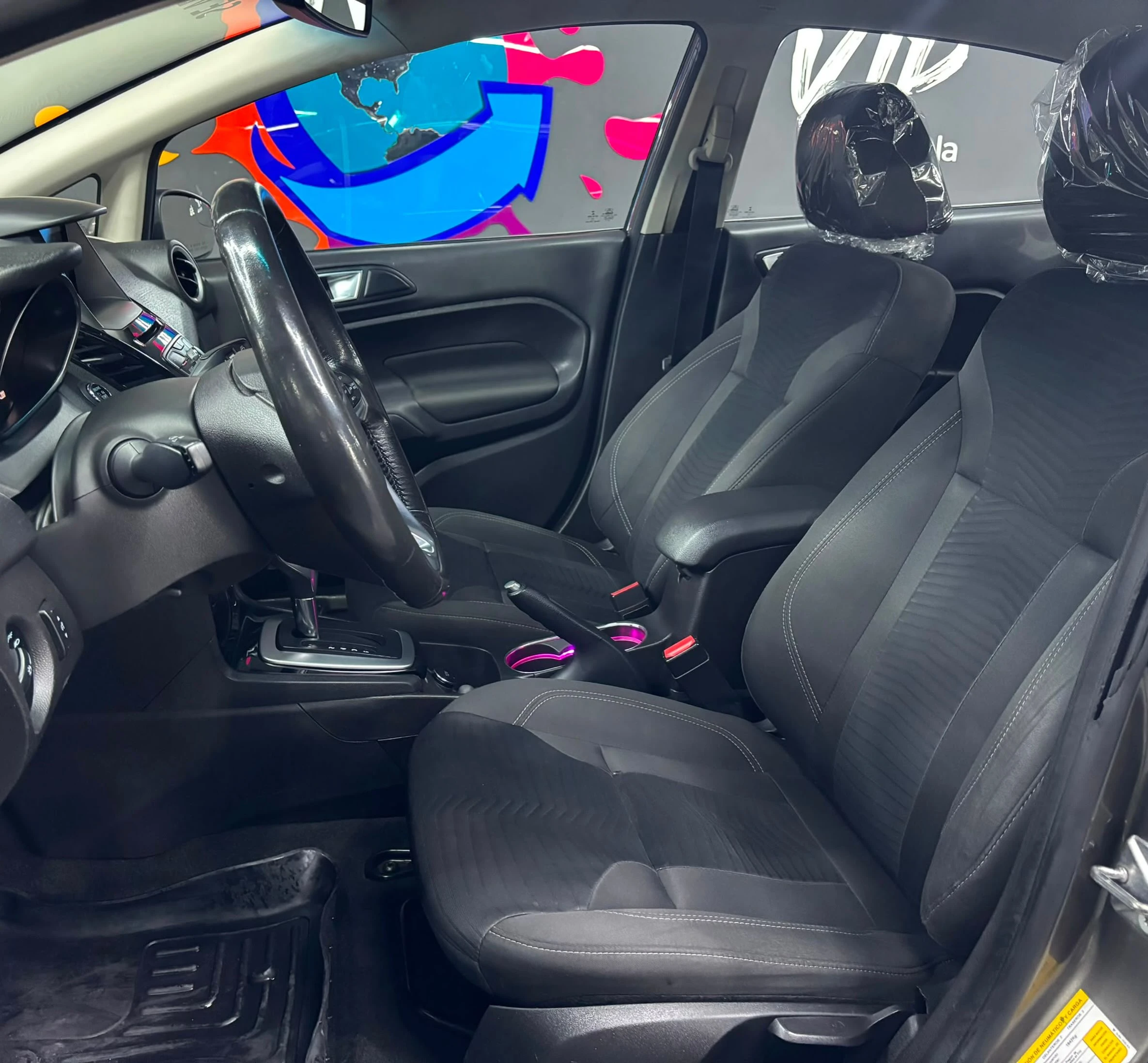 2015 Ford Fiesta Titanium — photo 9