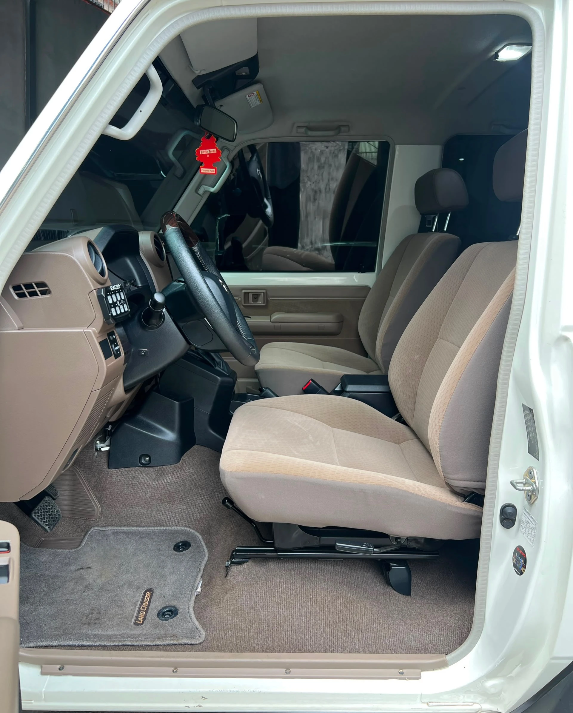 2024 Toyota Land Cruiser Serie 71 — photo 6