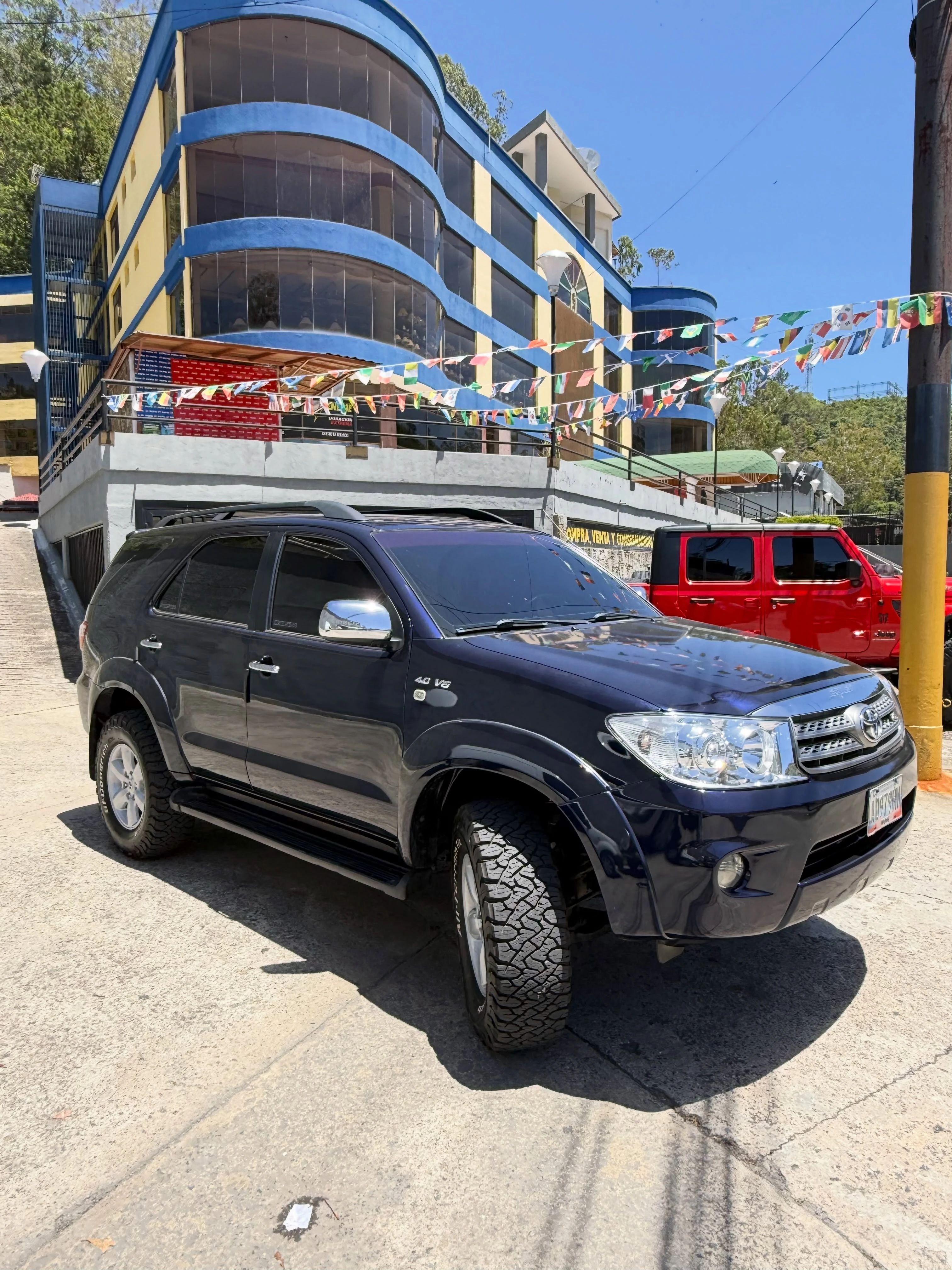2011 Toyota Fortuner Full — photo 2