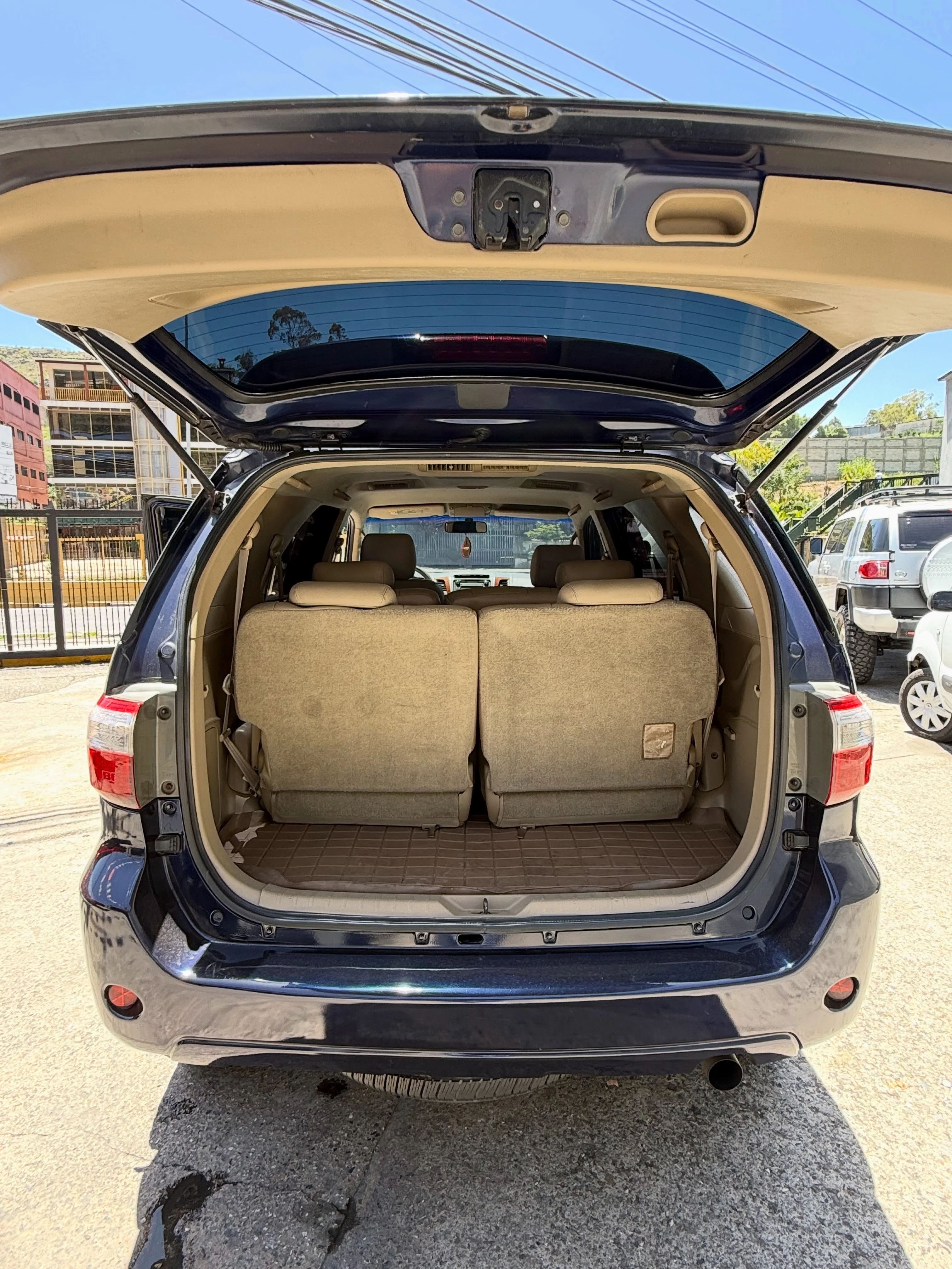 2011 Toyota Fortuner Full — photo 8