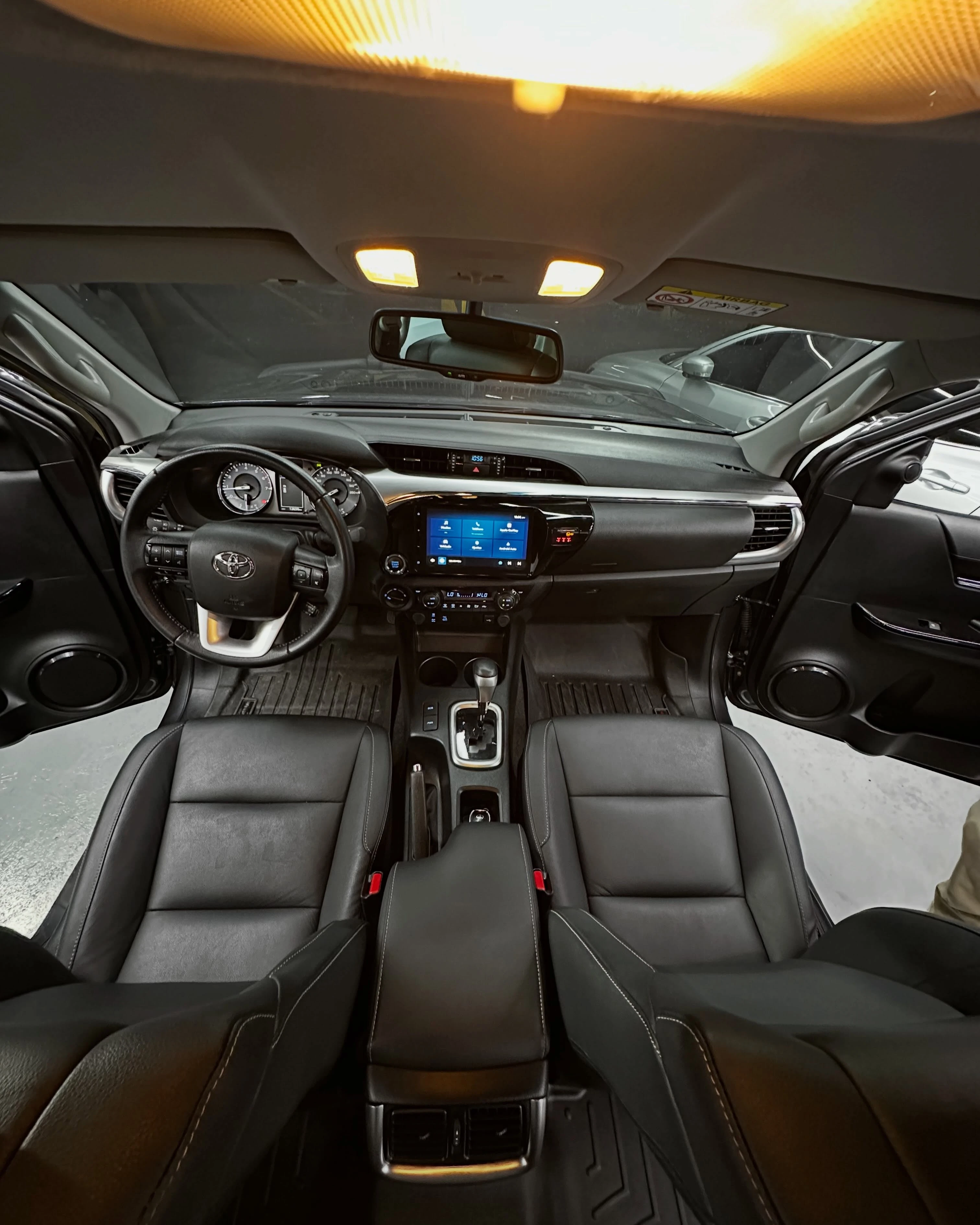 2025 Toyota Hilux SRX — photo 4