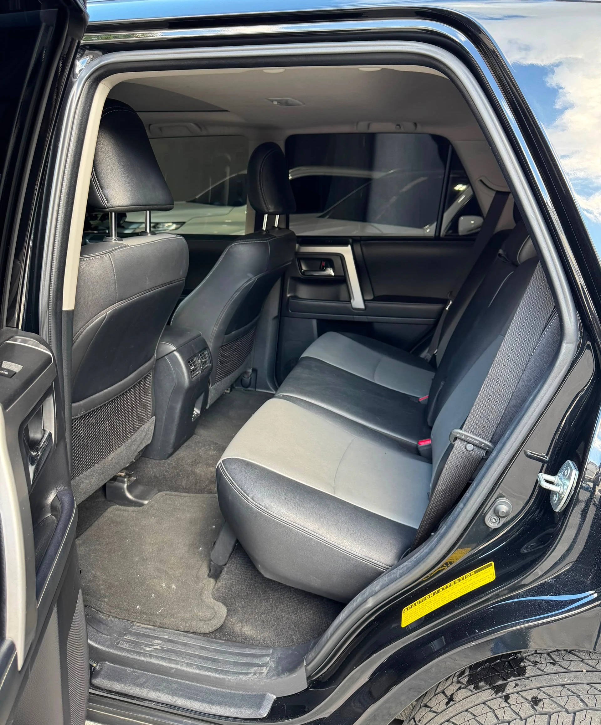 2022 Toyota 4Runner Sr5 — photo 8