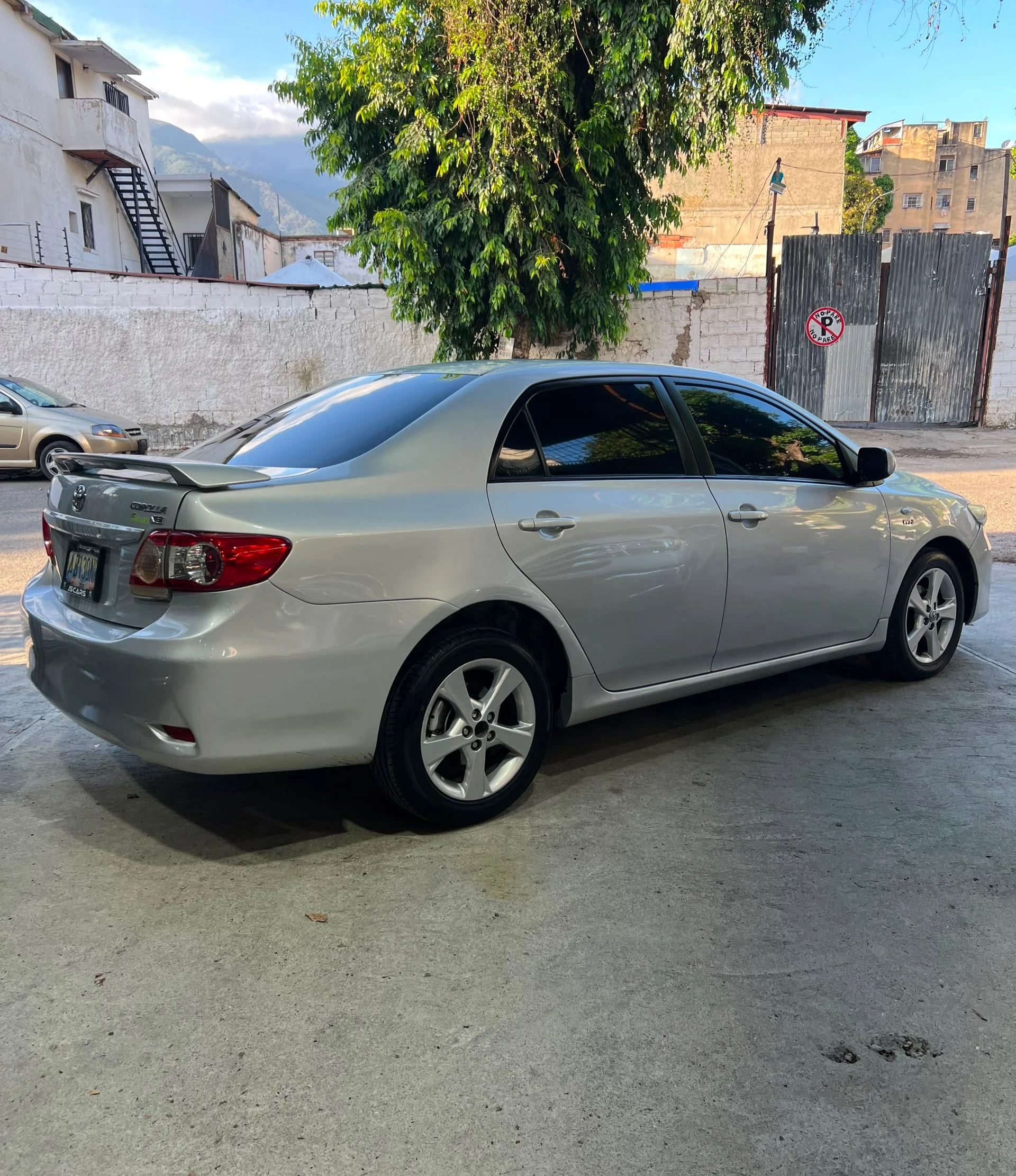 2013 Toyota Corolla Xei — photo 2