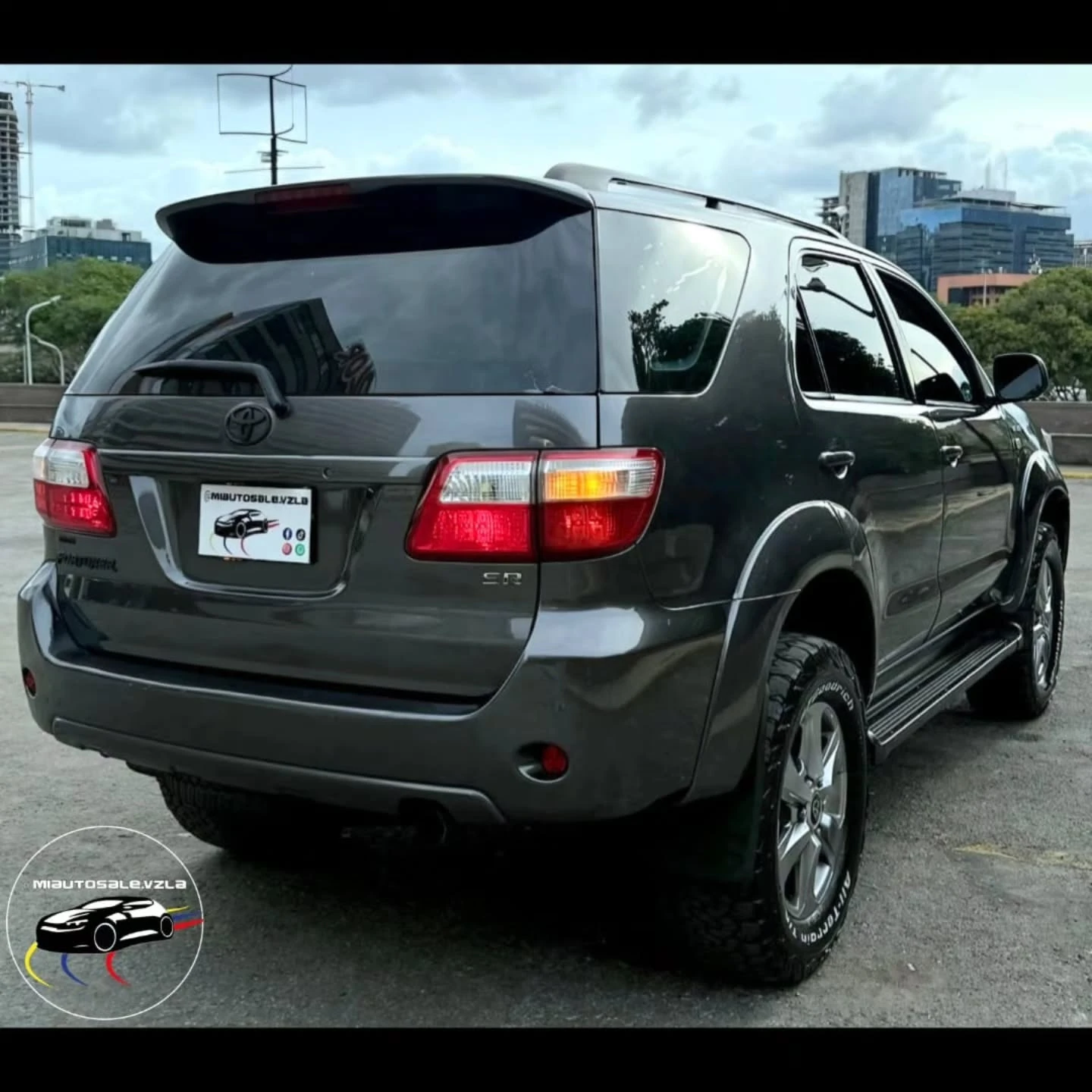2012 Toyota Fortuner SR — photo 3