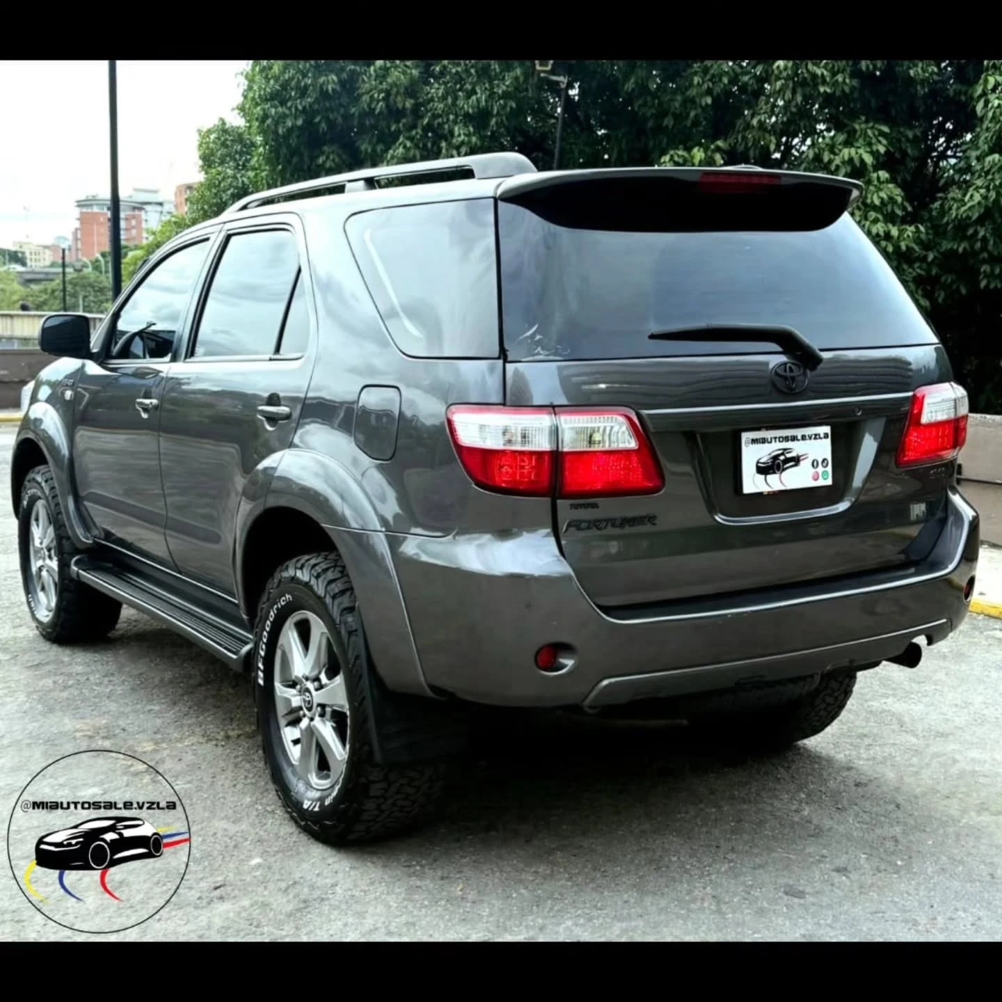 2012 Toyota Fortuner SR — photo 5