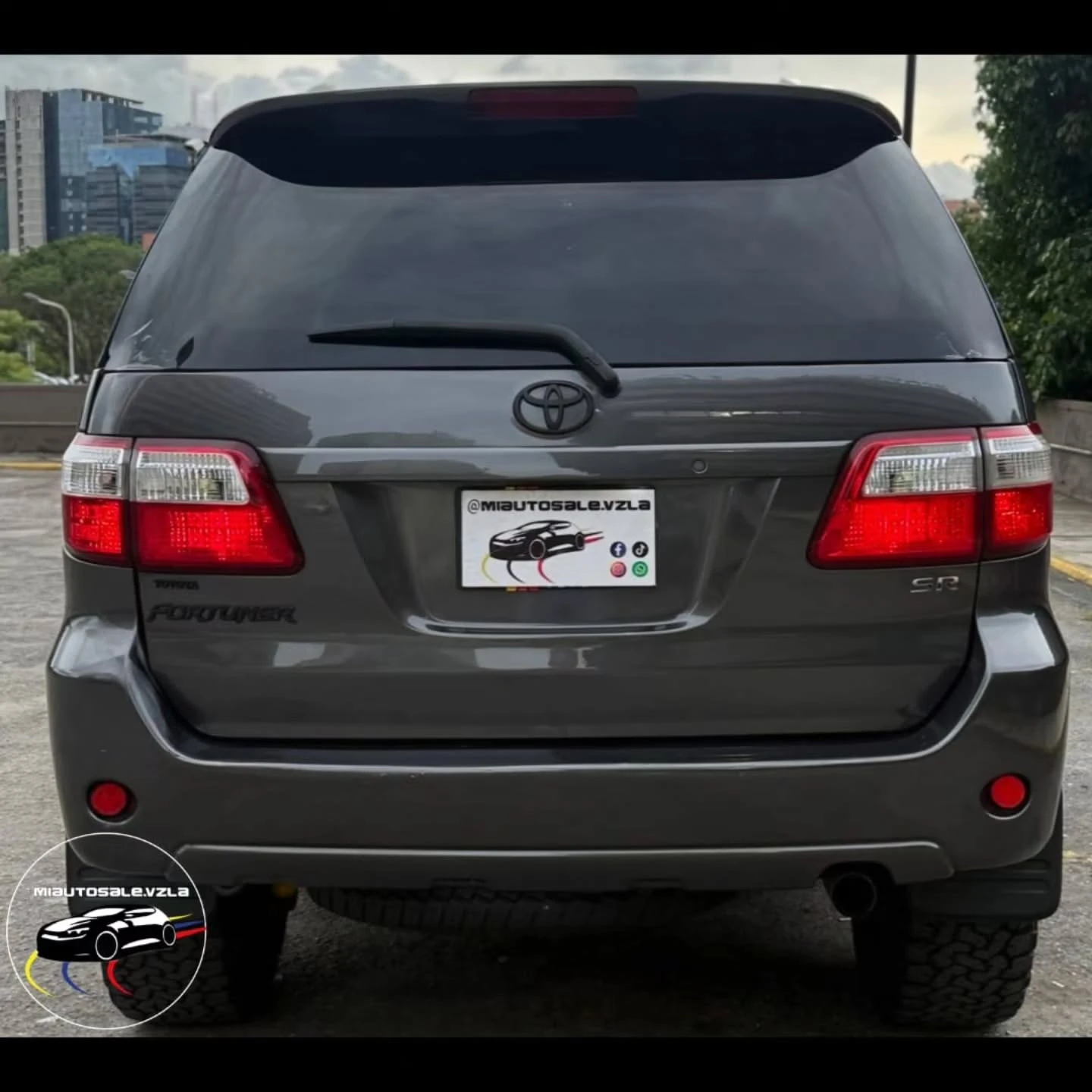 2012 Toyota Fortuner SR — photo 4