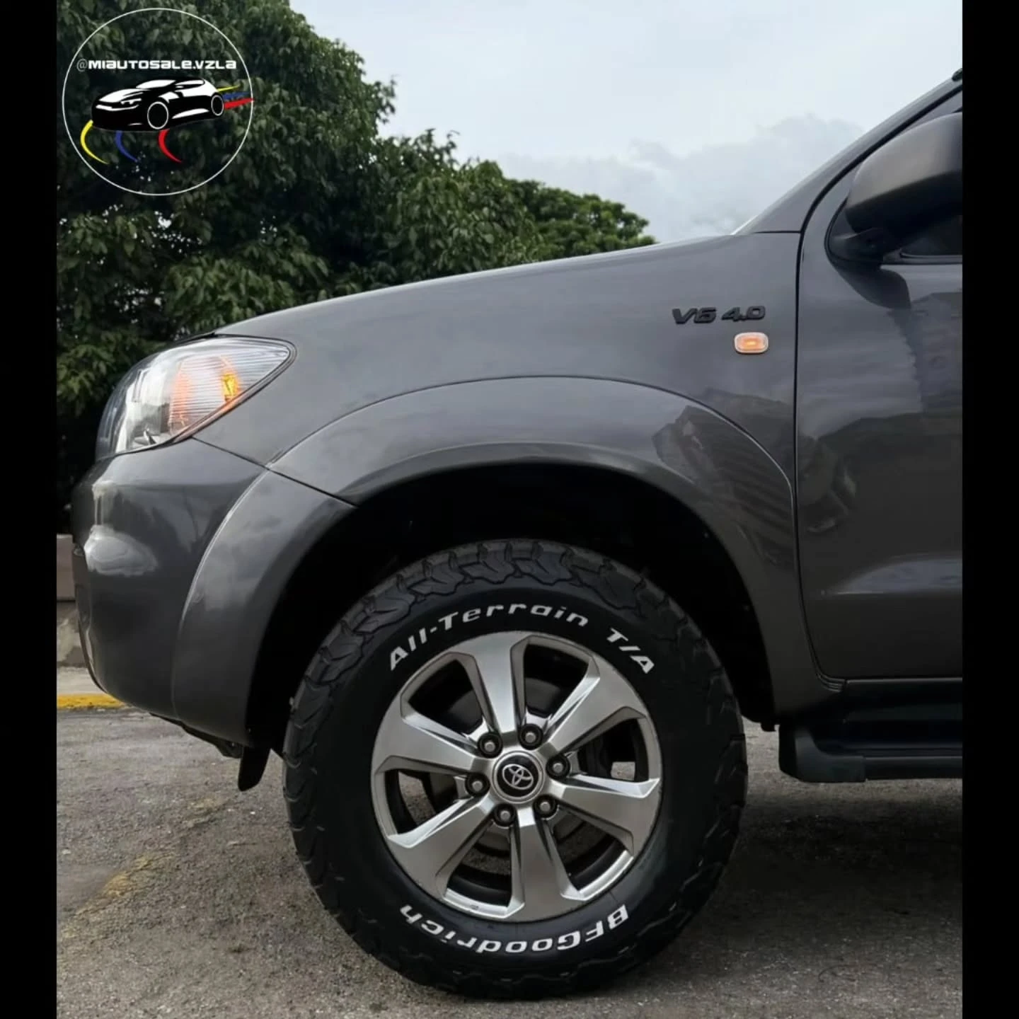 2012 Toyota Fortuner SR — photo 8