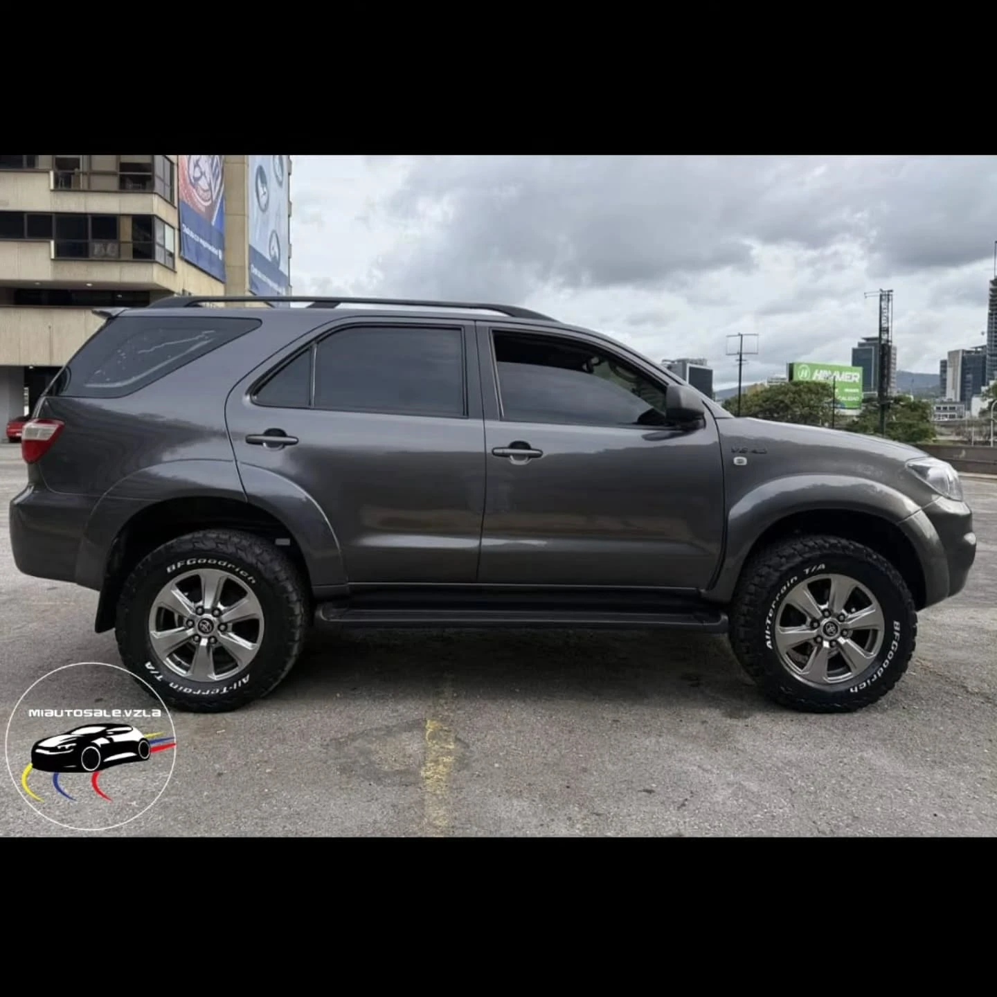 2012 Toyota Fortuner SR — photo 6