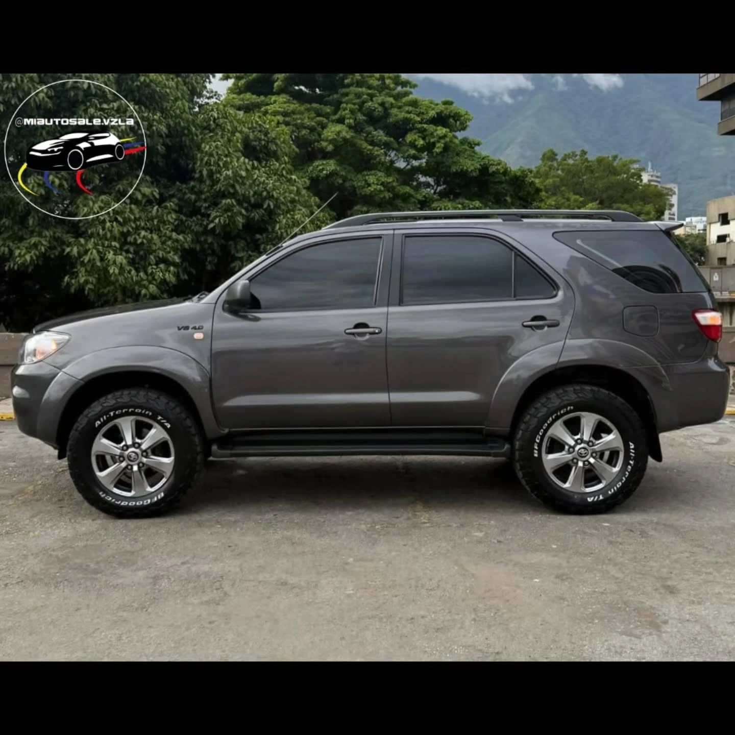 2012 Toyota Fortuner SR — photo 7