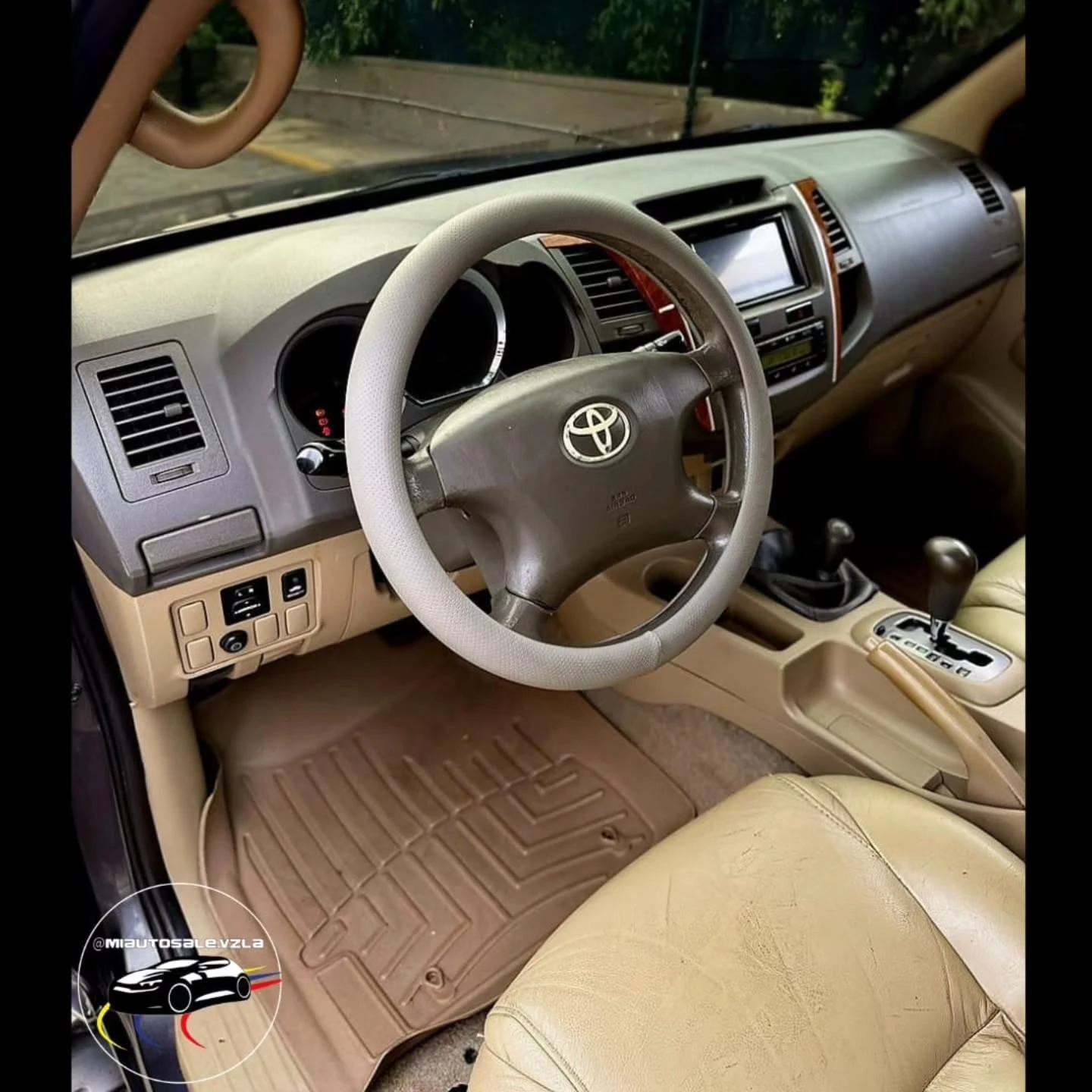 2012 Toyota Fortuner SR — photo 10