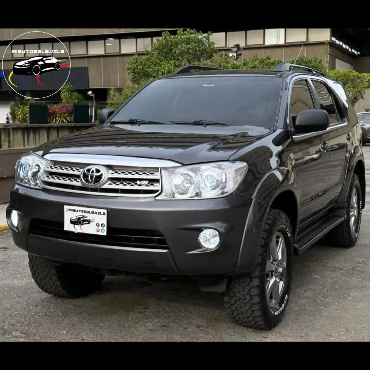 2012 Toyota Fortuner SR — photo 9