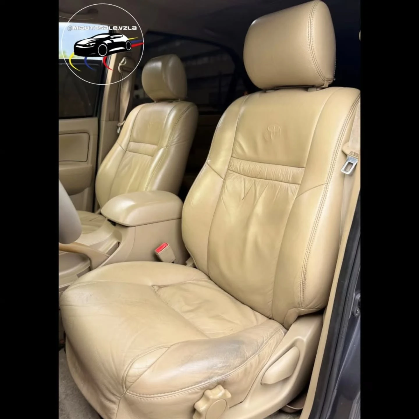 2012 Toyota Fortuner SR — photo 11