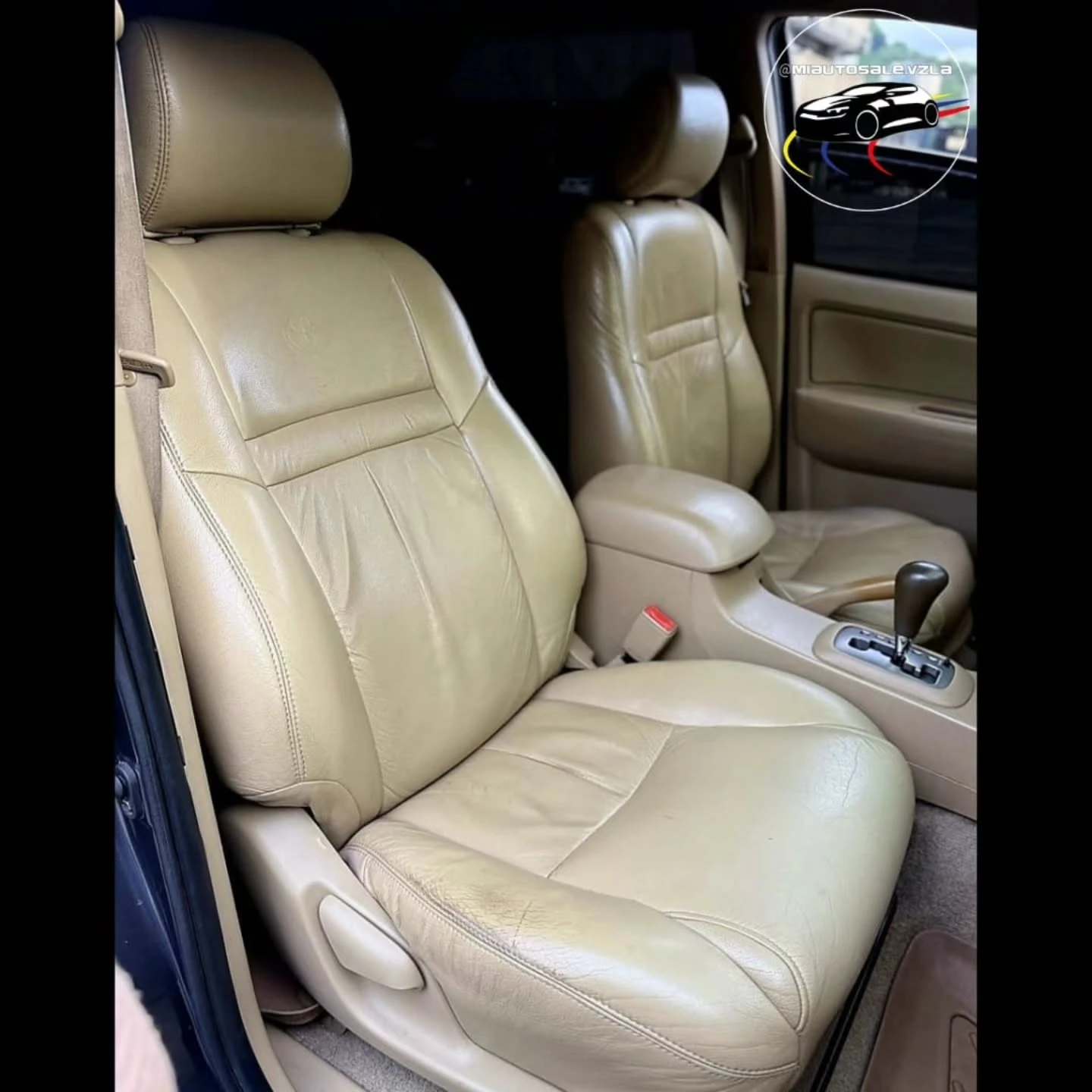 2012 Toyota Fortuner SR — photo 12