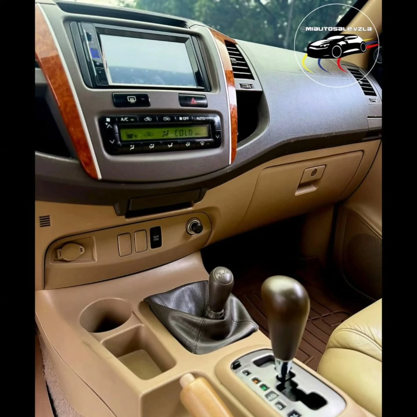 2012 Toyota Fortuner SR — photo 16