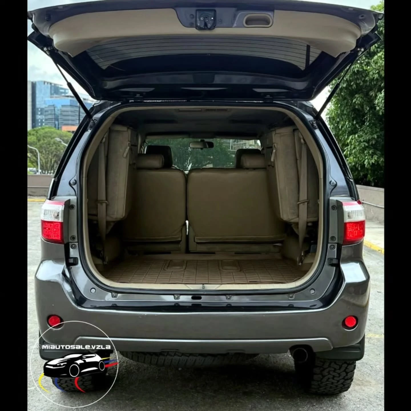 2012 Toyota Fortuner SR — photo 17