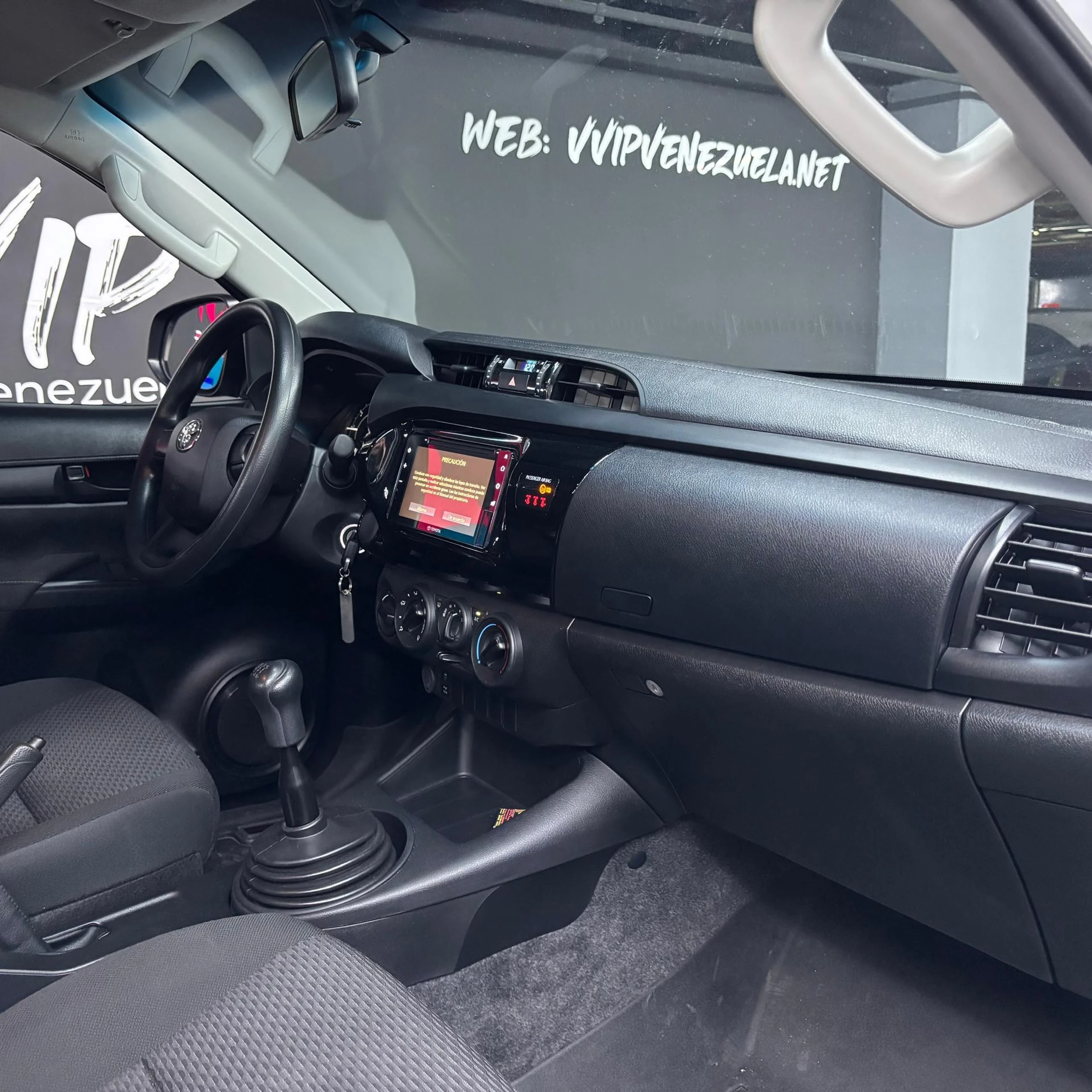2023 Toyota Hilux — photo 8