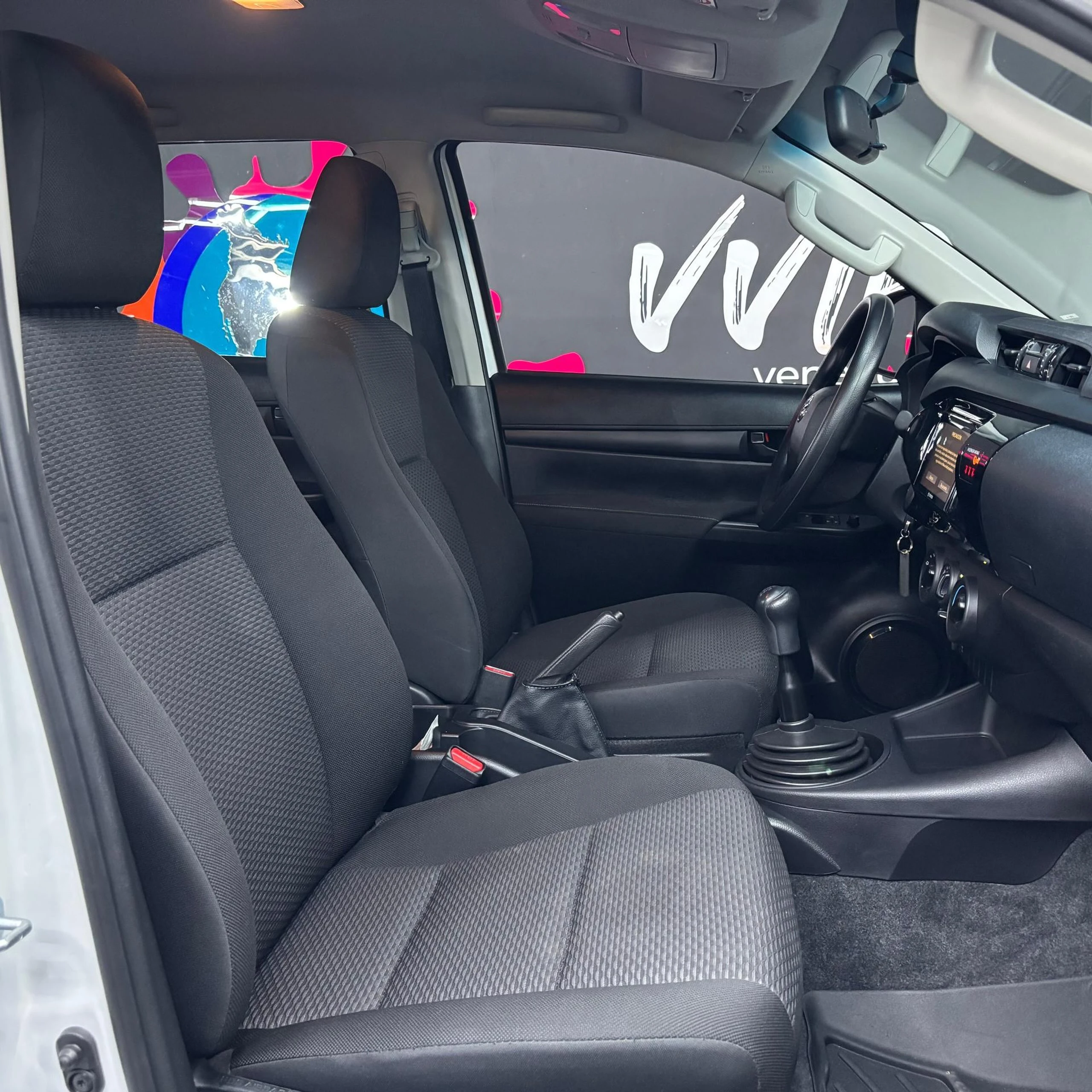 2023 Toyota Hilux — photo 9