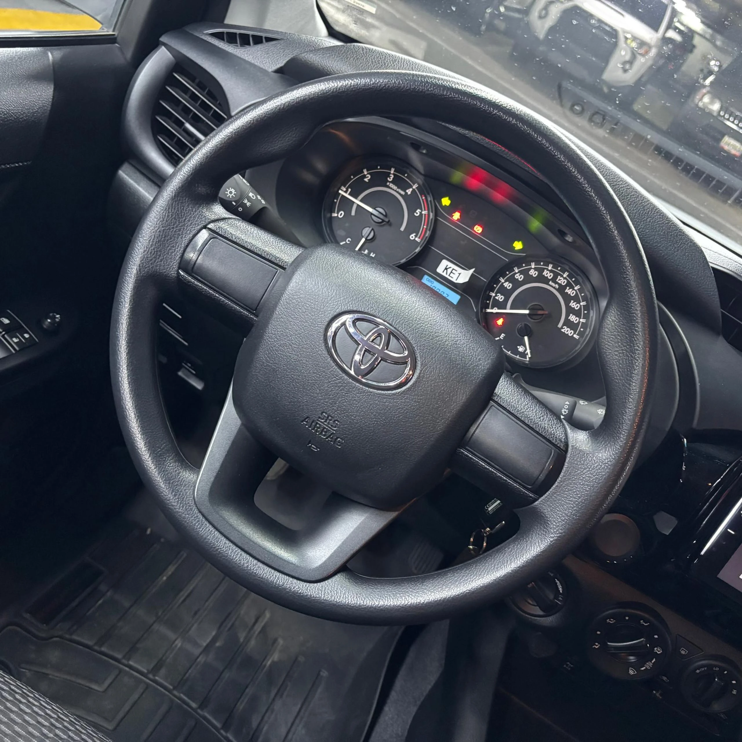 2023 Toyota Hilux — photo 11