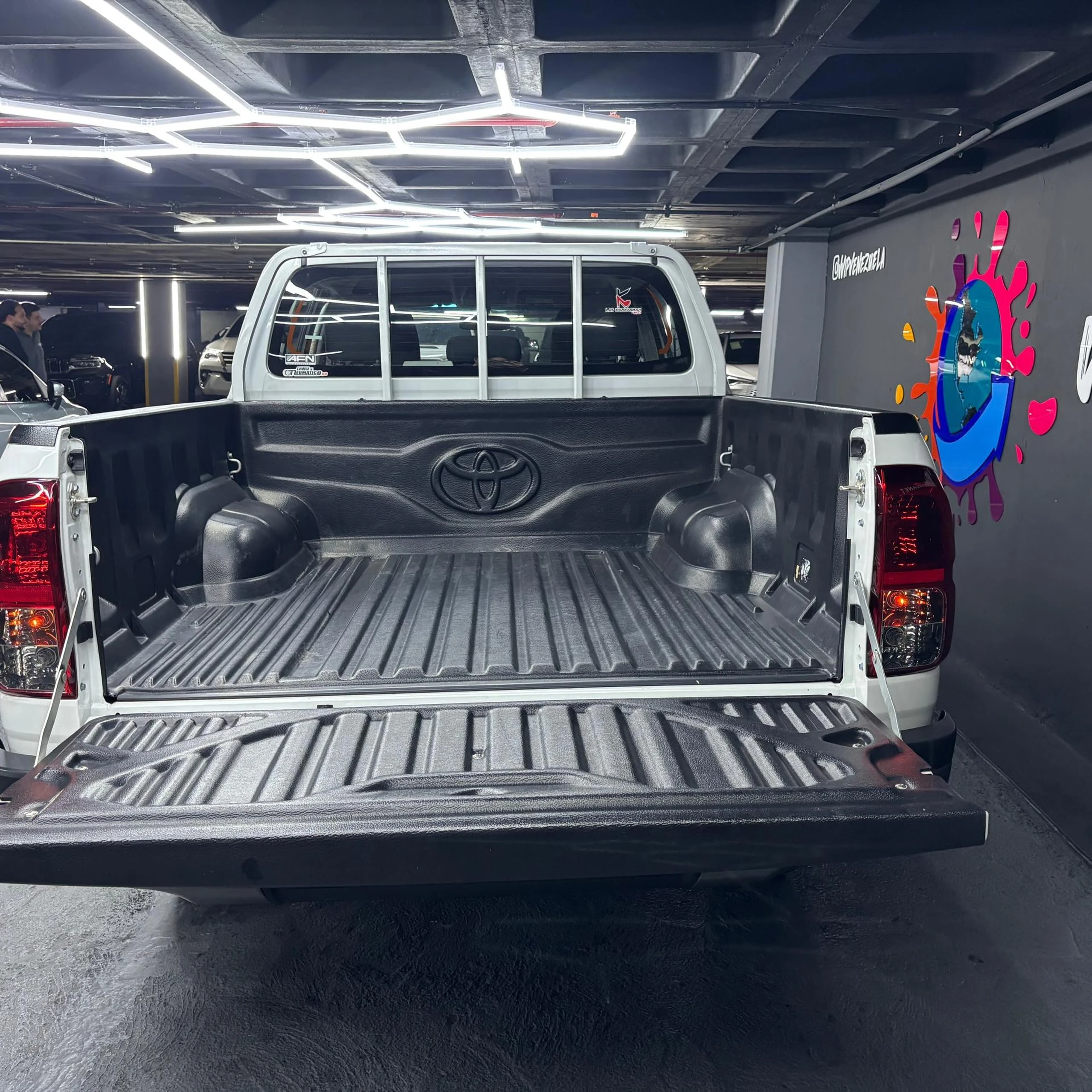 2023 Toyota Hilux — photo 12