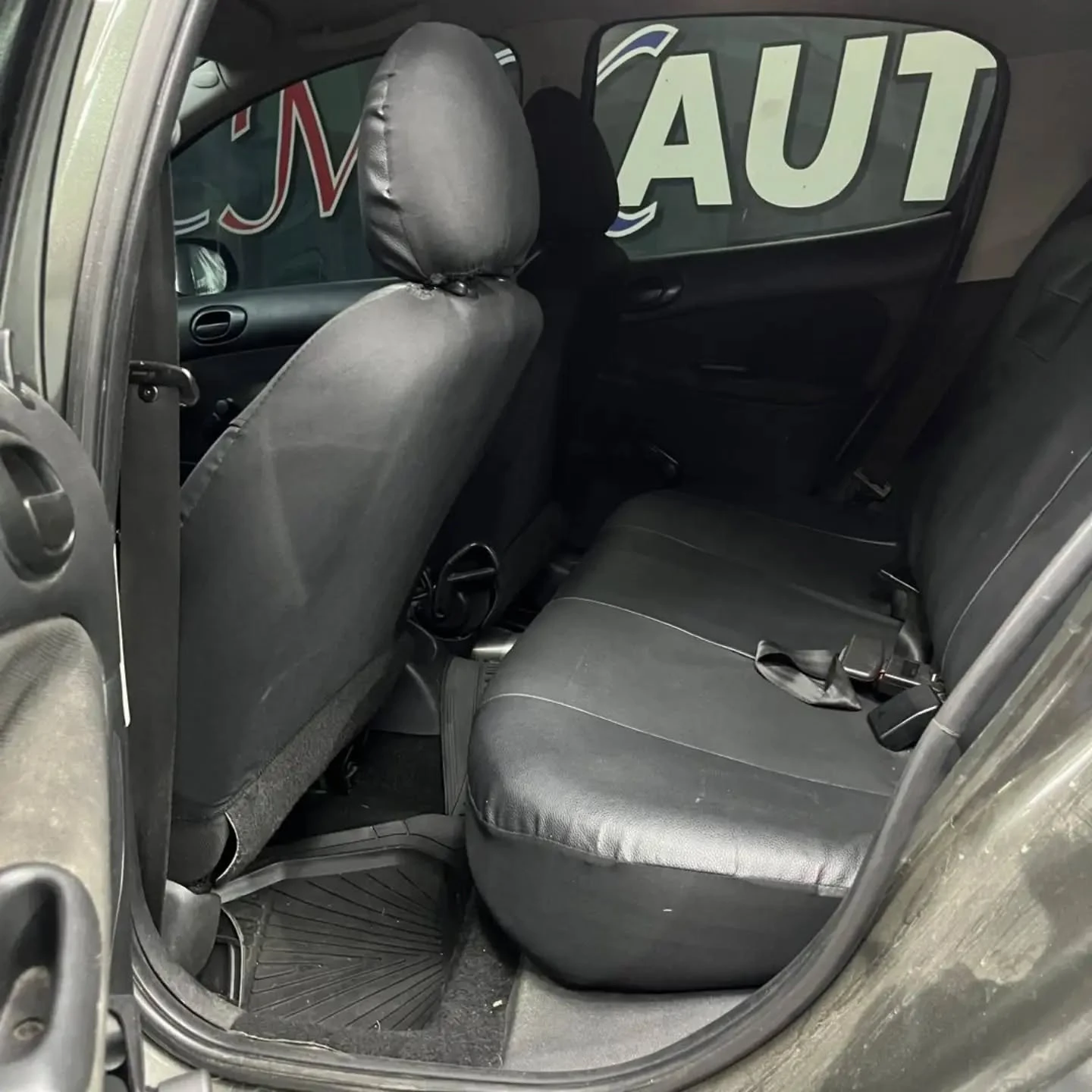 2012 Peugeot 207 Compact — foto 6
