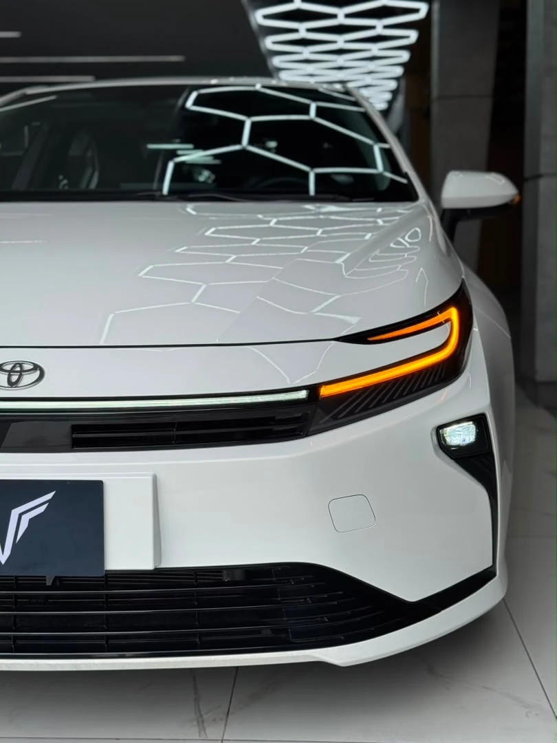 2026 Toyota Corolla HEV — foto 2