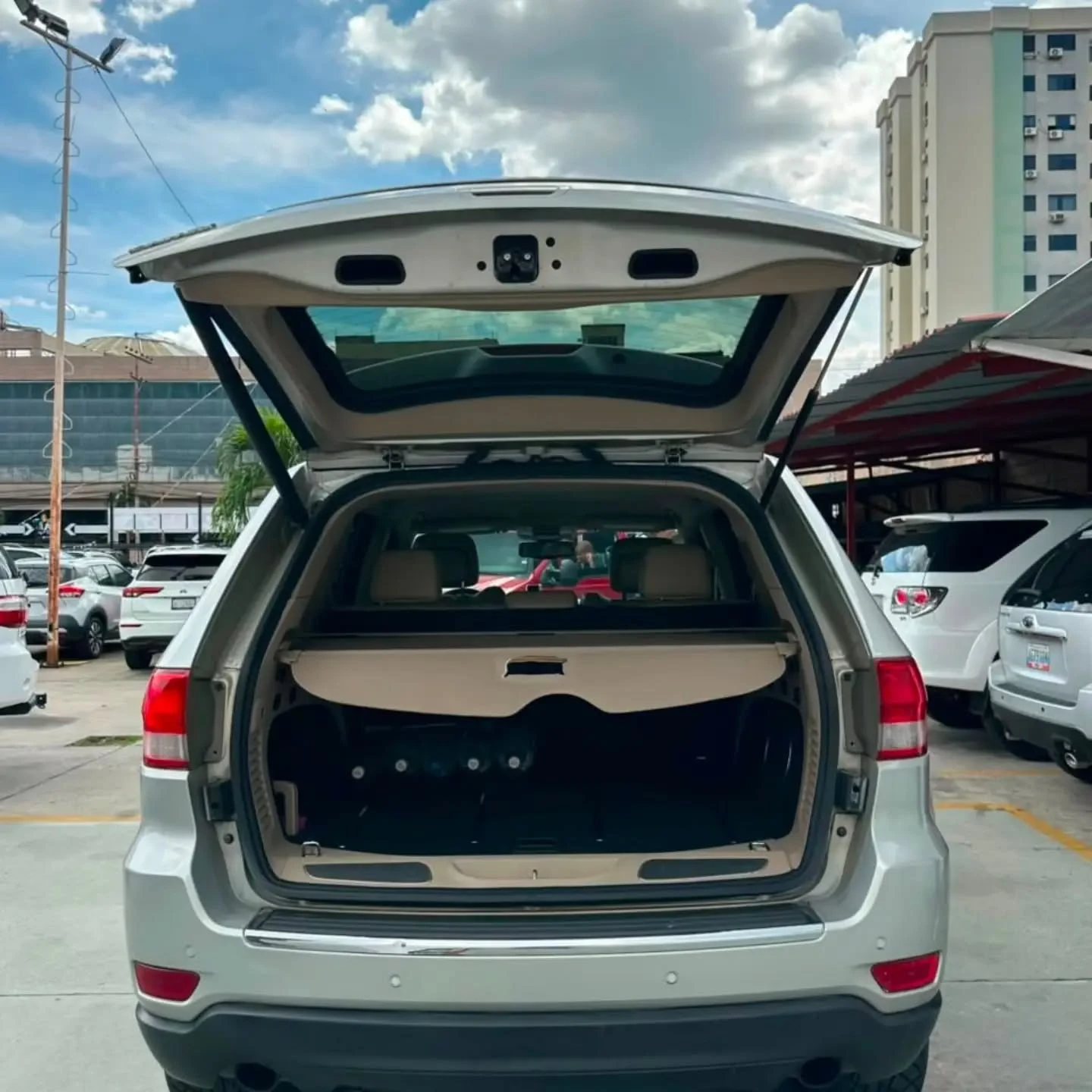 2012 Jeep Grand Cherokee Limited — foto 7