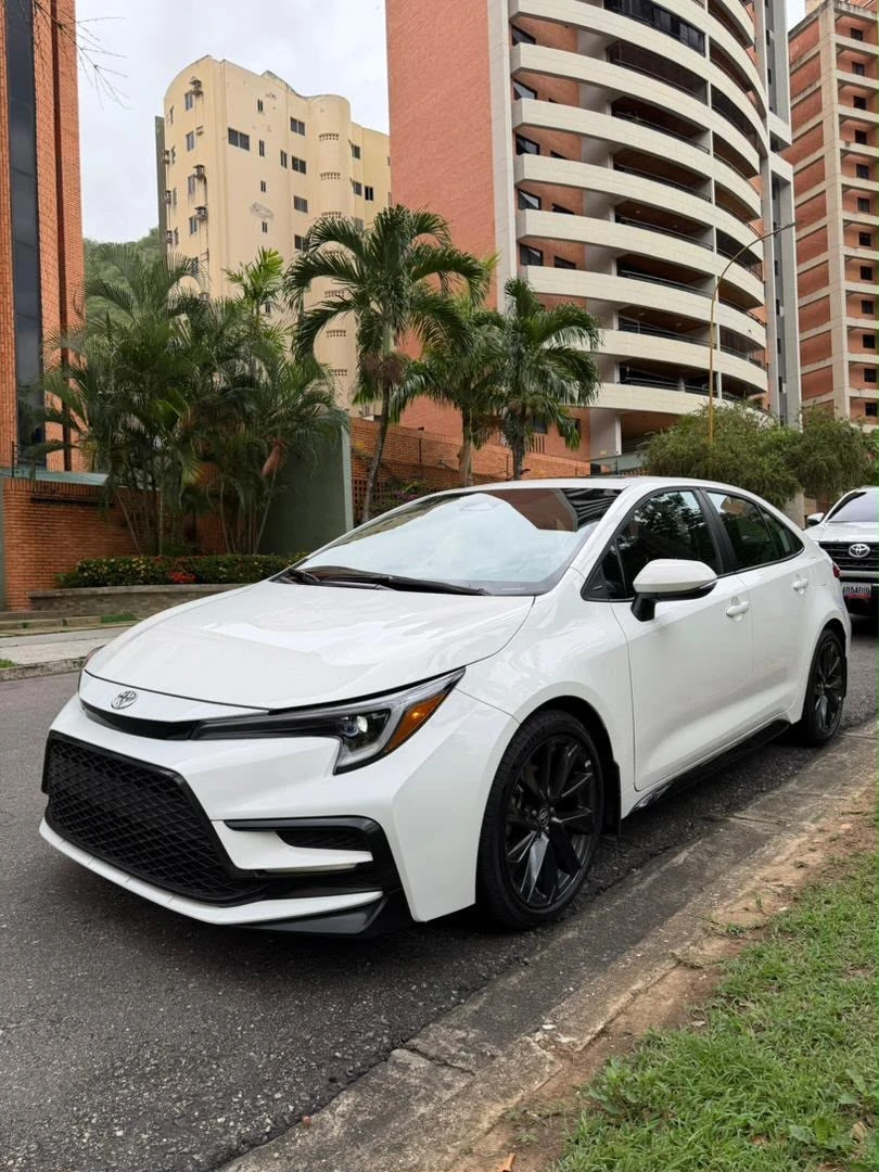 2025 Toyota Corolla SE — foto 2
