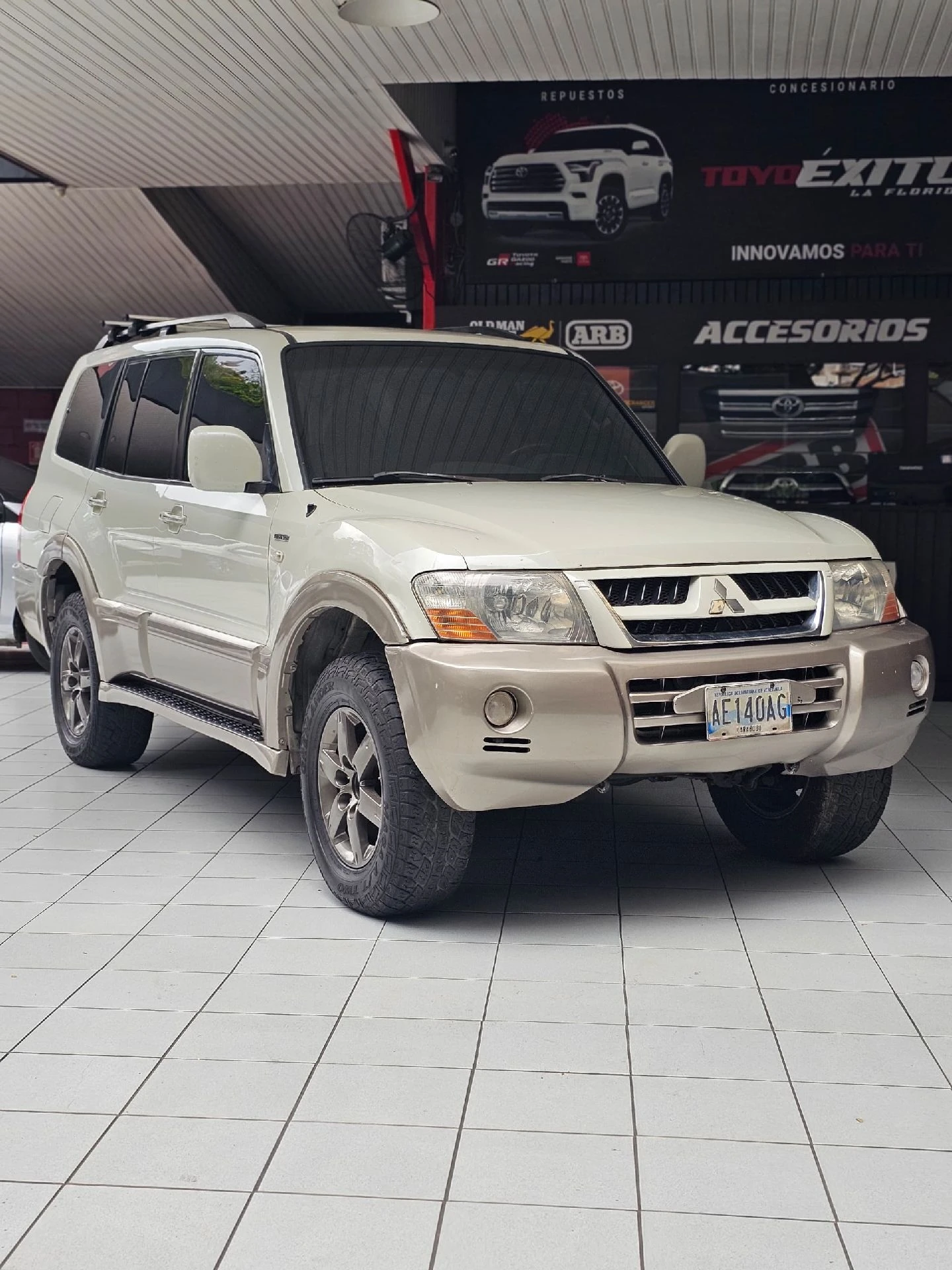 2005 Mitsubishi Montero