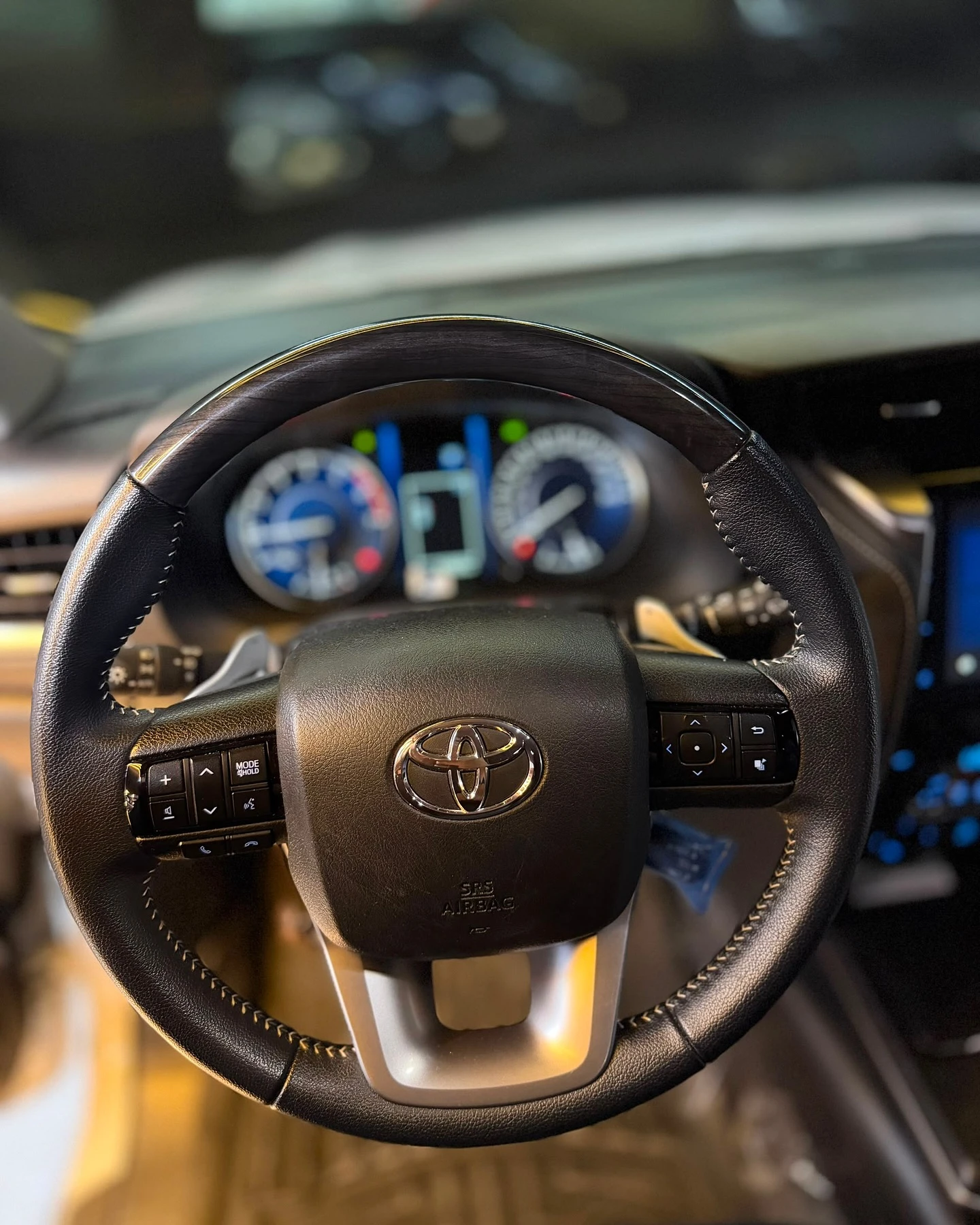 2025 Toyota Fortuner SRX — foto 9