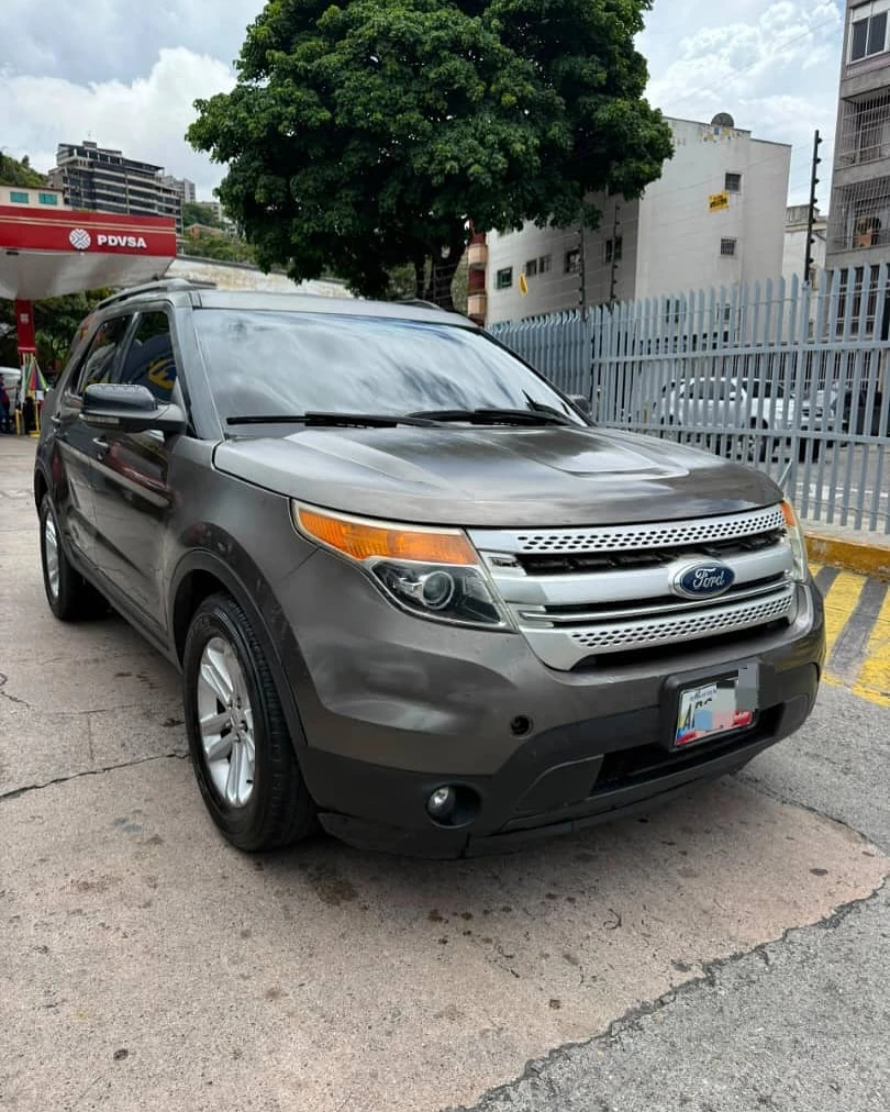 2012 Ford Explorer XLT — foto 2