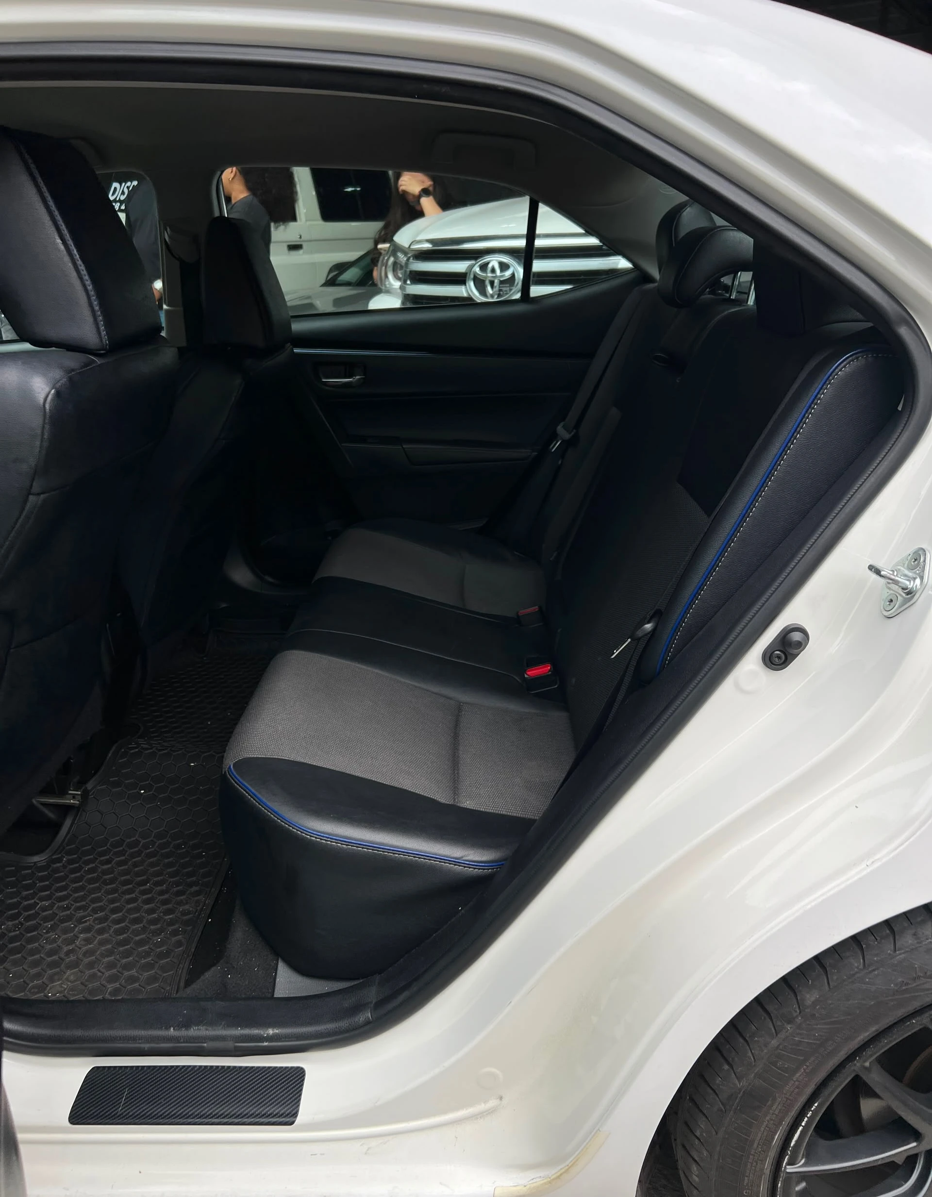 2017 Toyota Corolla SE — foto 7