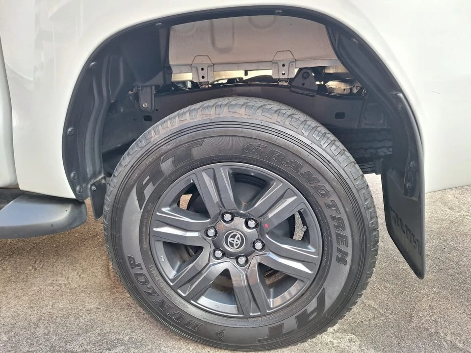 2025 Toyota Pick-Up 4.0 — foto 8