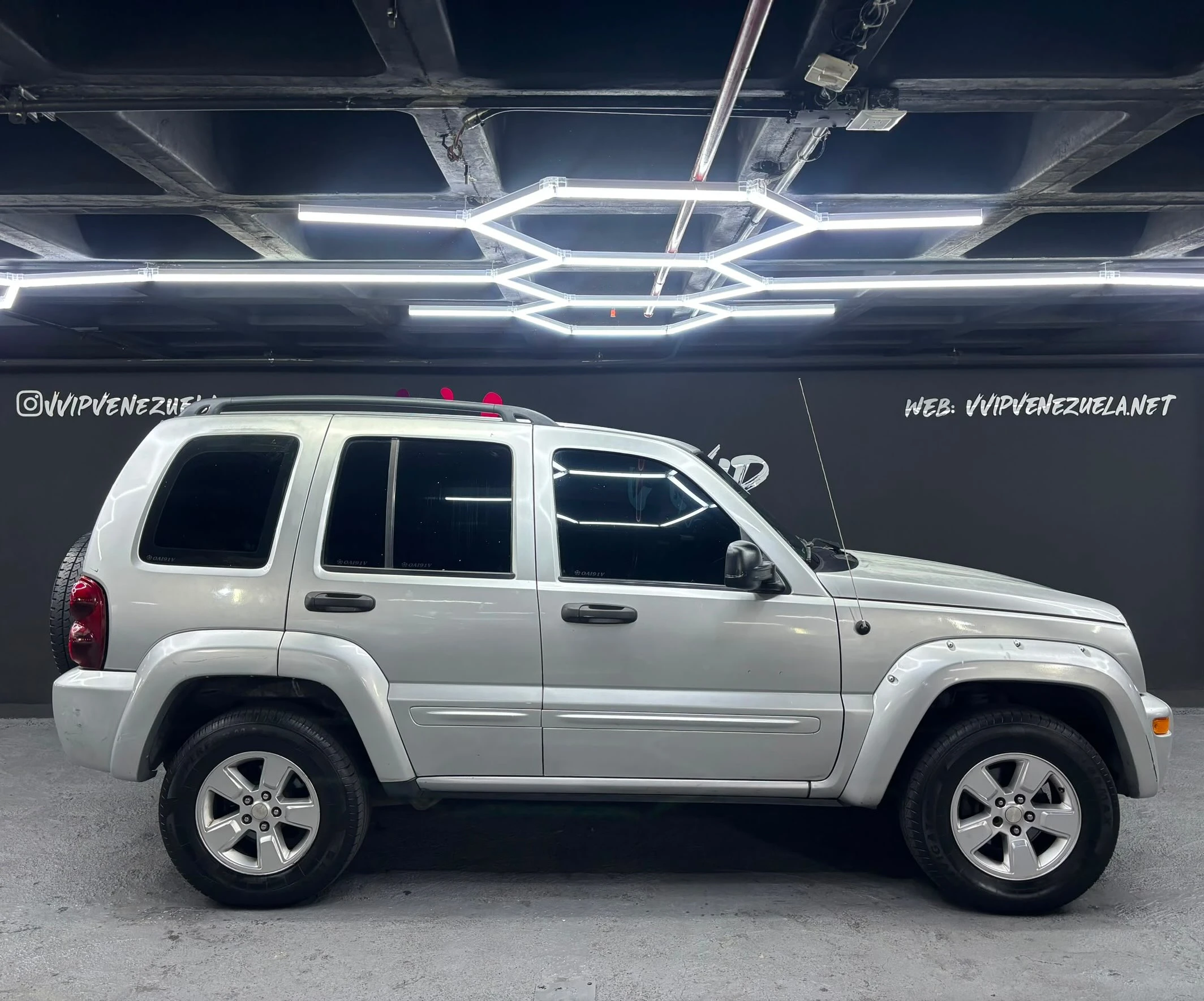 2004 Jeep Cherokee Liberty — photo 7