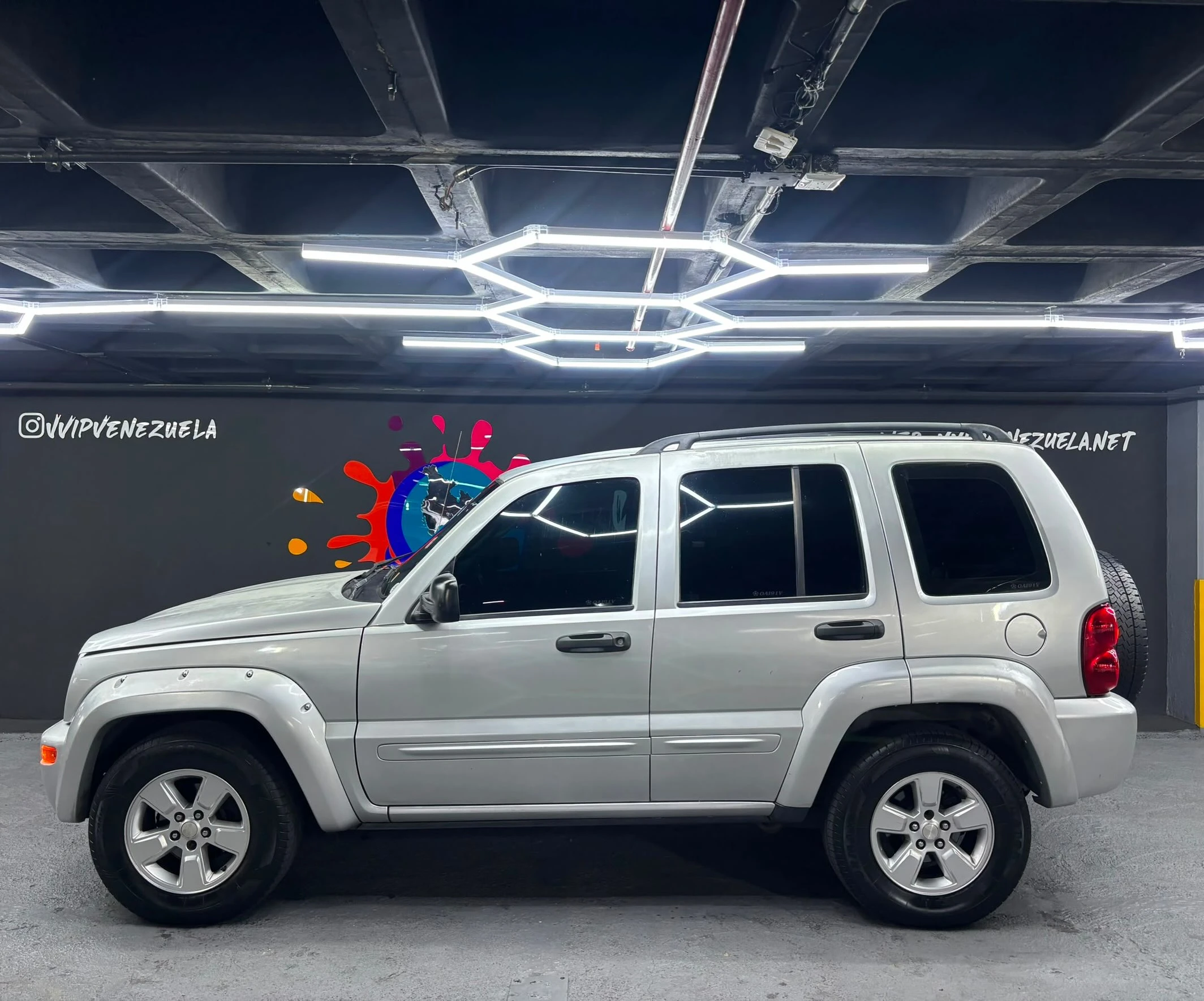 2004 Jeep Cherokee Liberty — photo 6