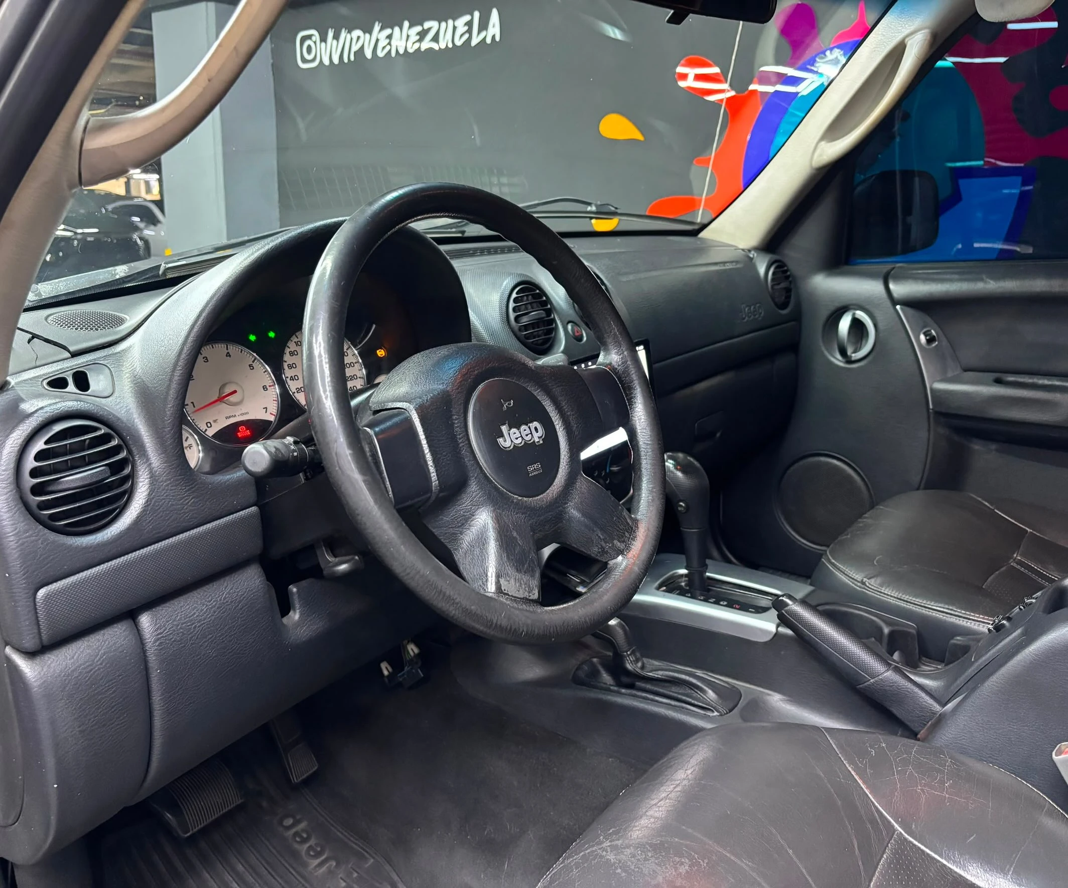 2004 Jeep Cherokee Liberty — photo 9