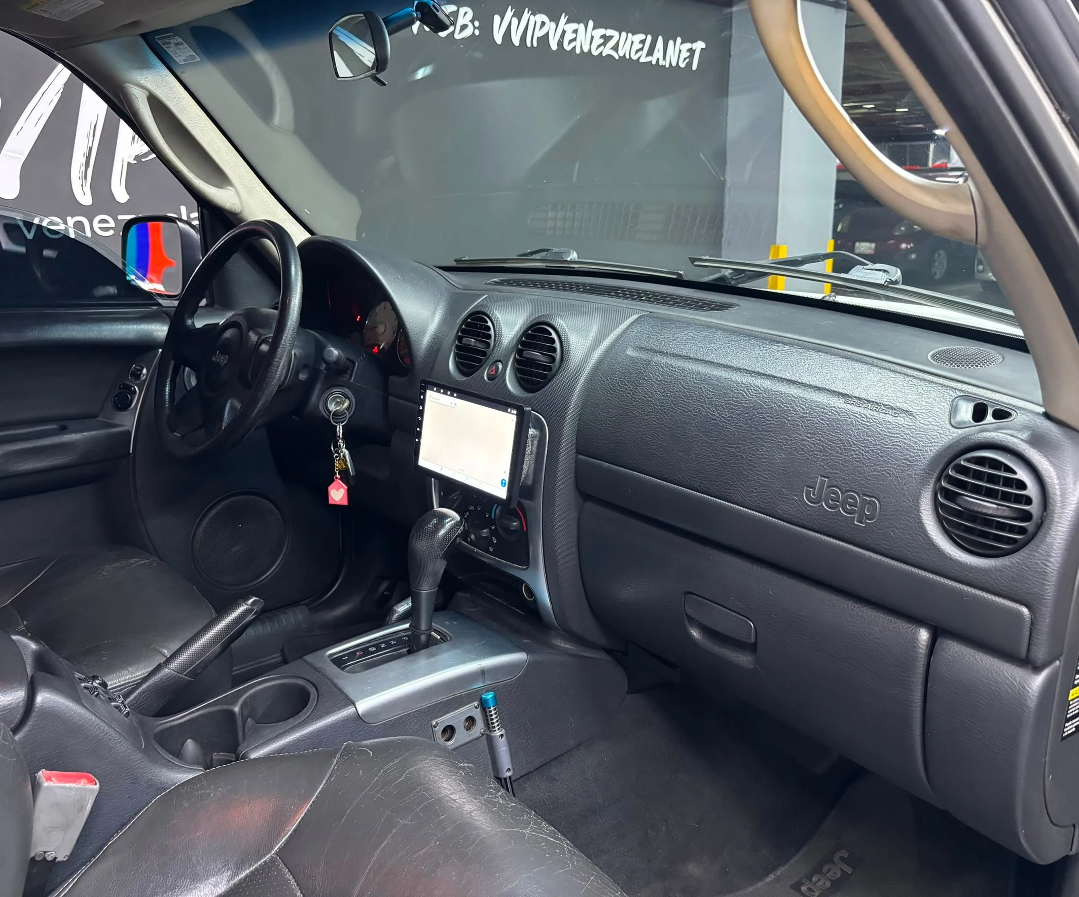 2004 Jeep Cherokee Liberty — photo 10