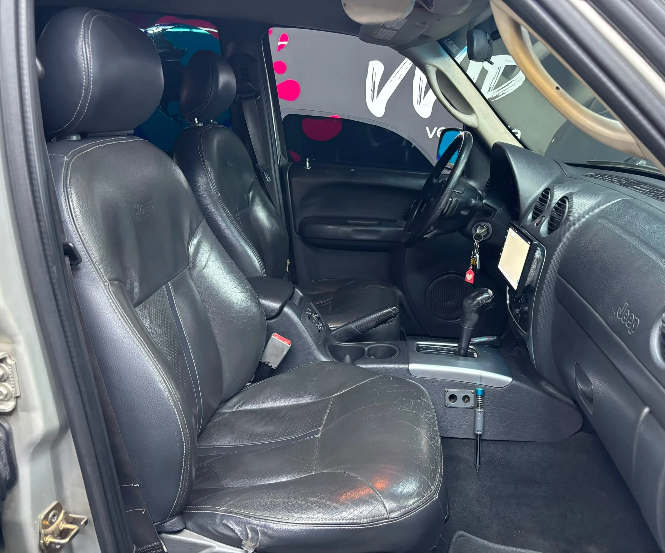 2004 Jeep Cherokee Liberty — photo 11