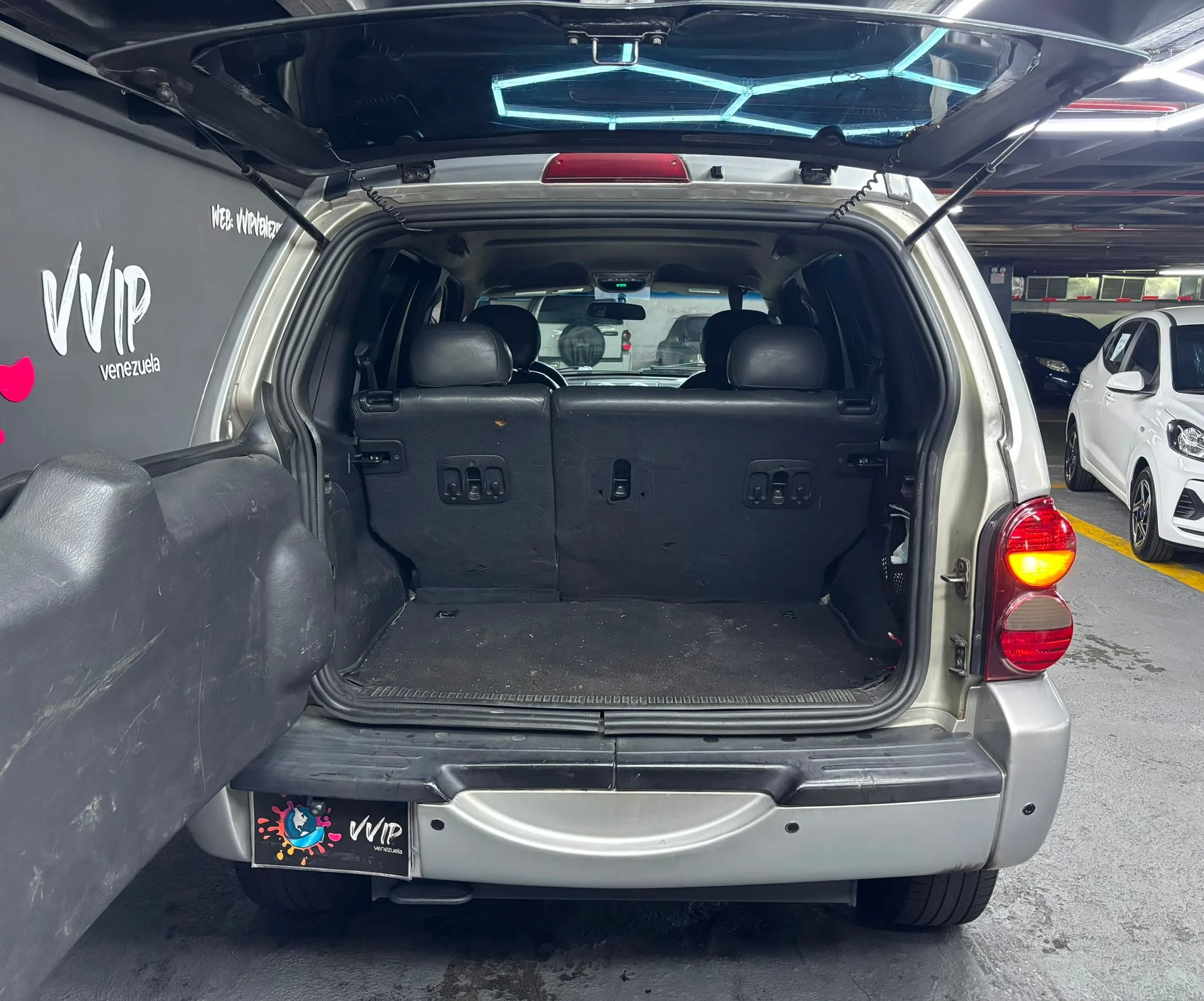 2004 Jeep Cherokee Liberty — photo 13
