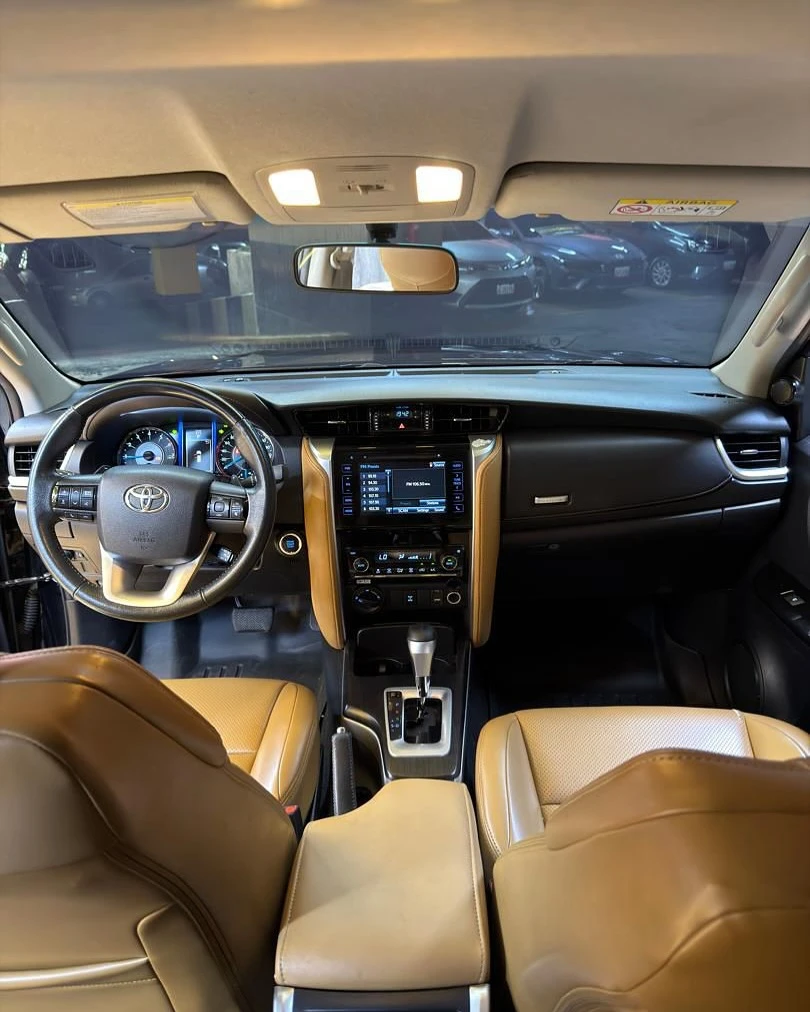 2016 Toyota Fortuner Dubai 4.0 — foto 9