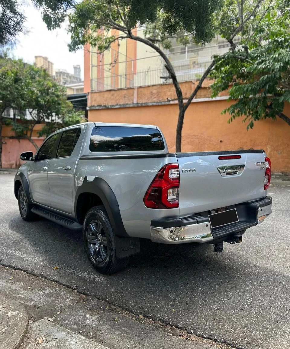 2024 Toyota Hilux V6 4.0L — foto 3