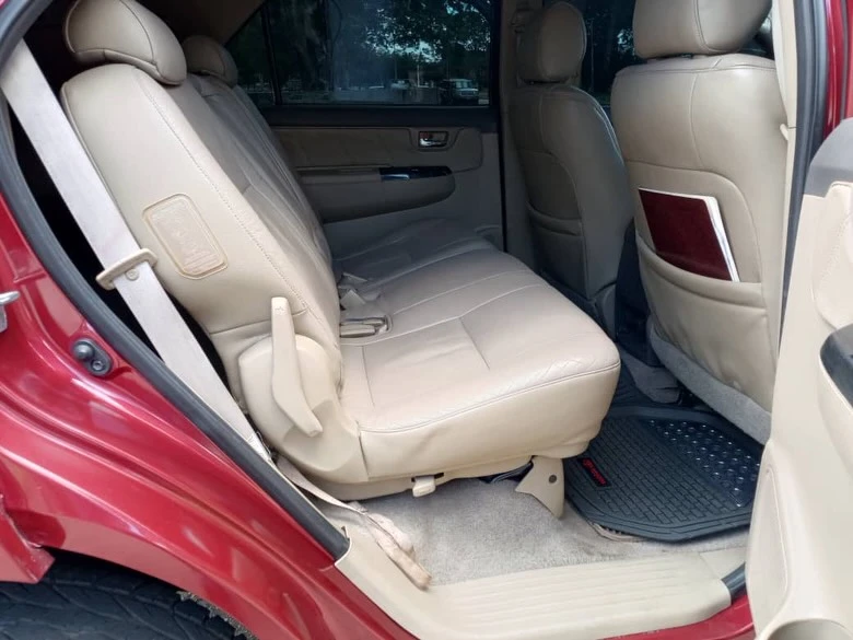 2012 Toyota Fortuner — foto 3