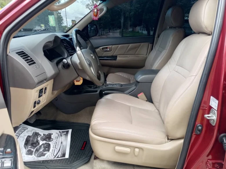 2012 Toyota Fortuner — foto 8