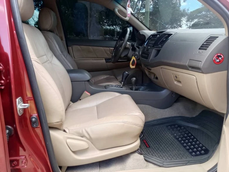 2012 Toyota Fortuner — foto 6