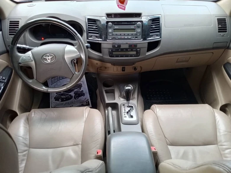 2012 Toyota Fortuner — foto 4