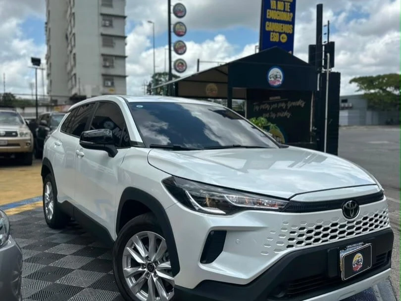 2025 Toyota Corolla Cross Élite — foto 4