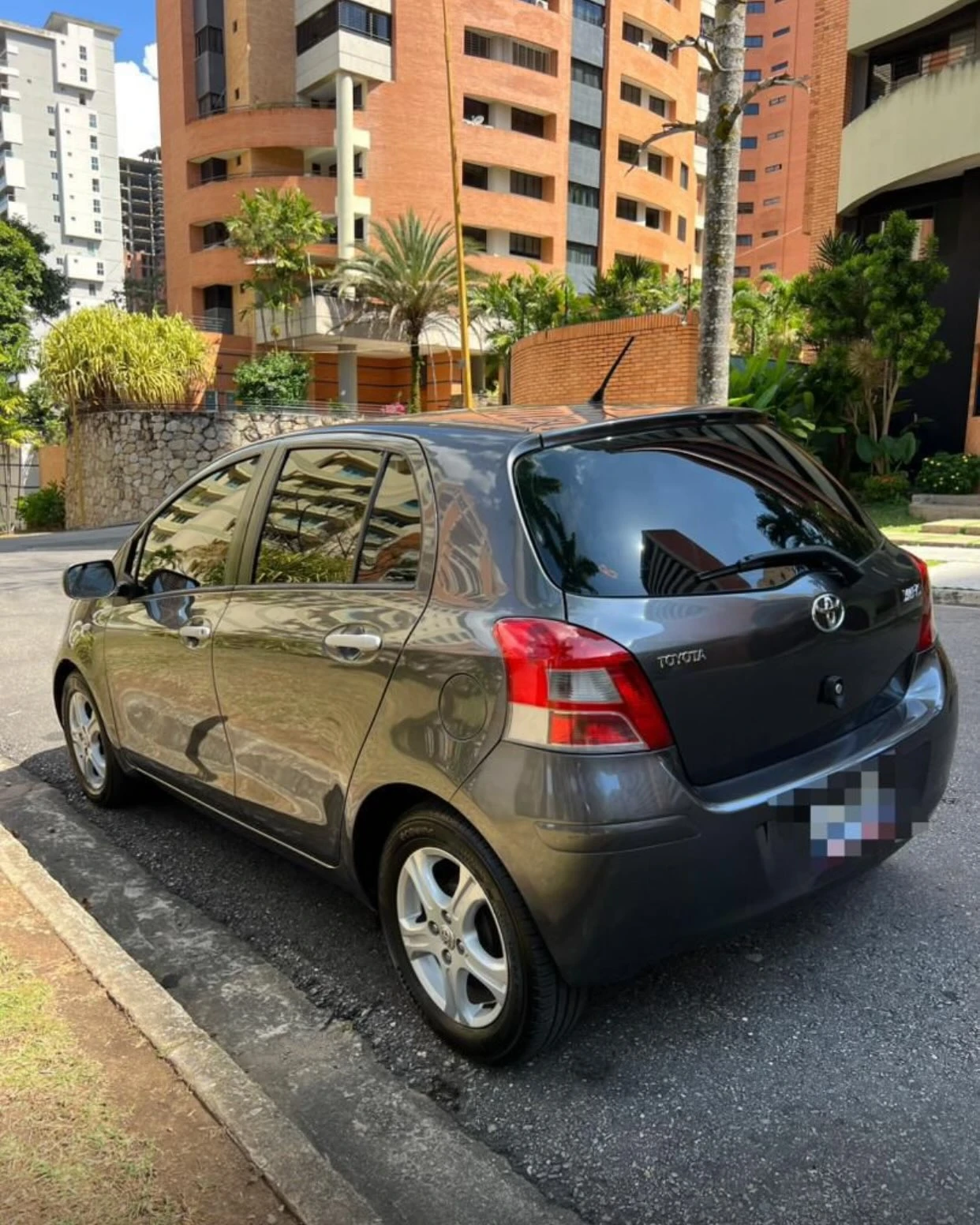2011 Toyota Yaris — foto 4